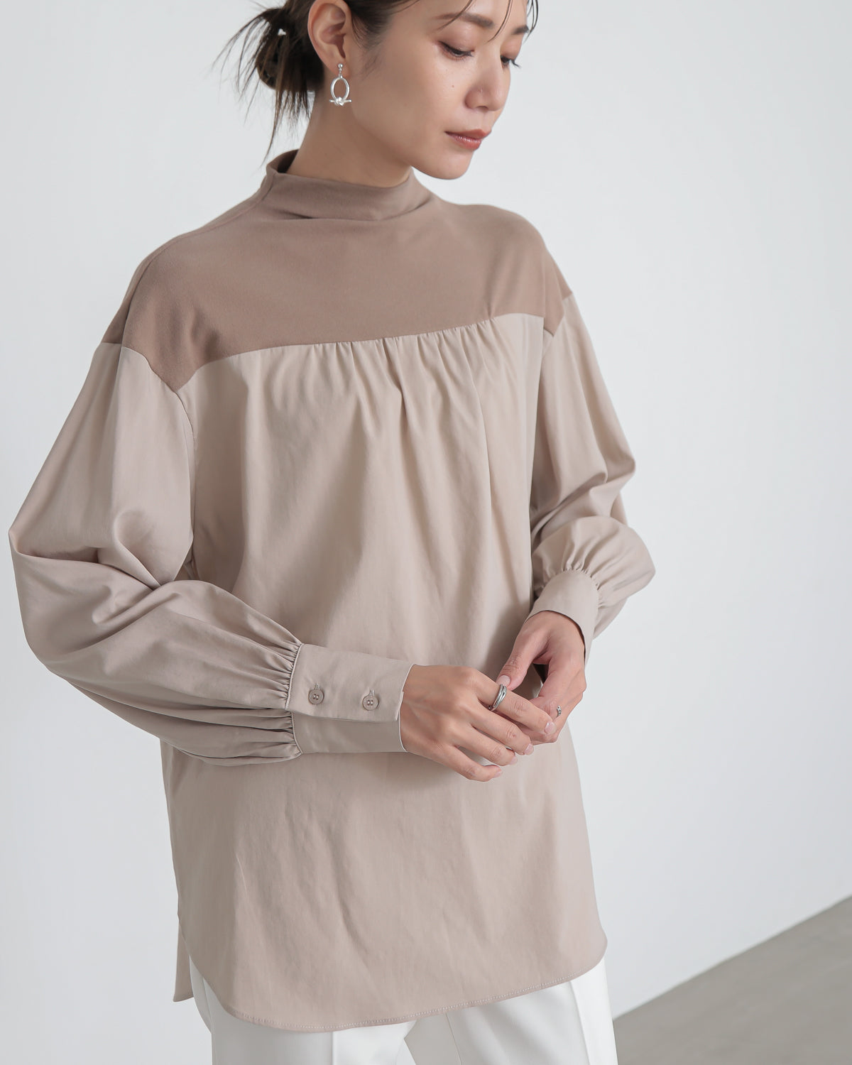 yoke switching bottle neck pullover