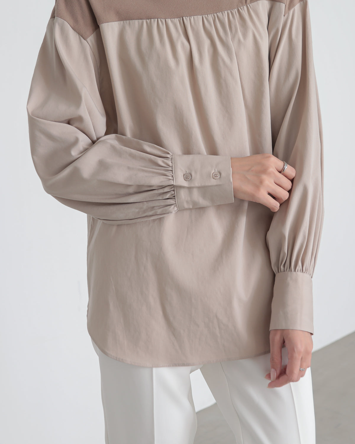 yoke switching bottle neck pullover