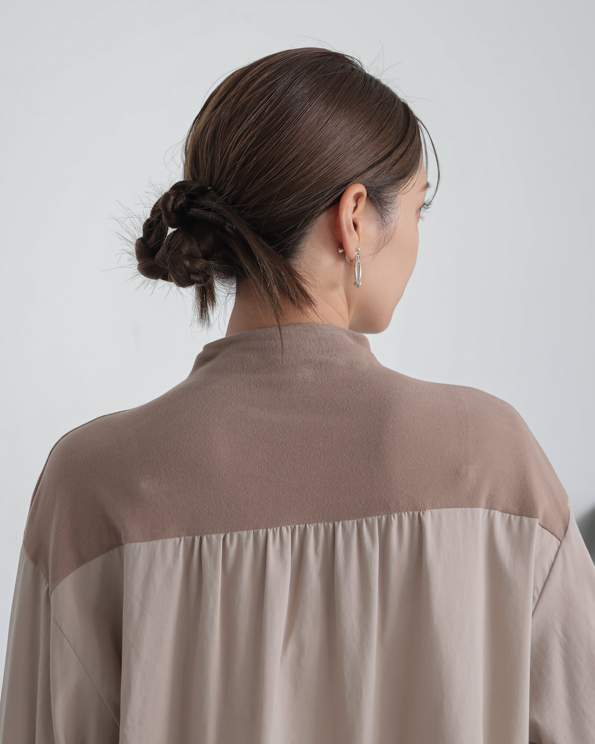 yoke switching bottle neck pullover