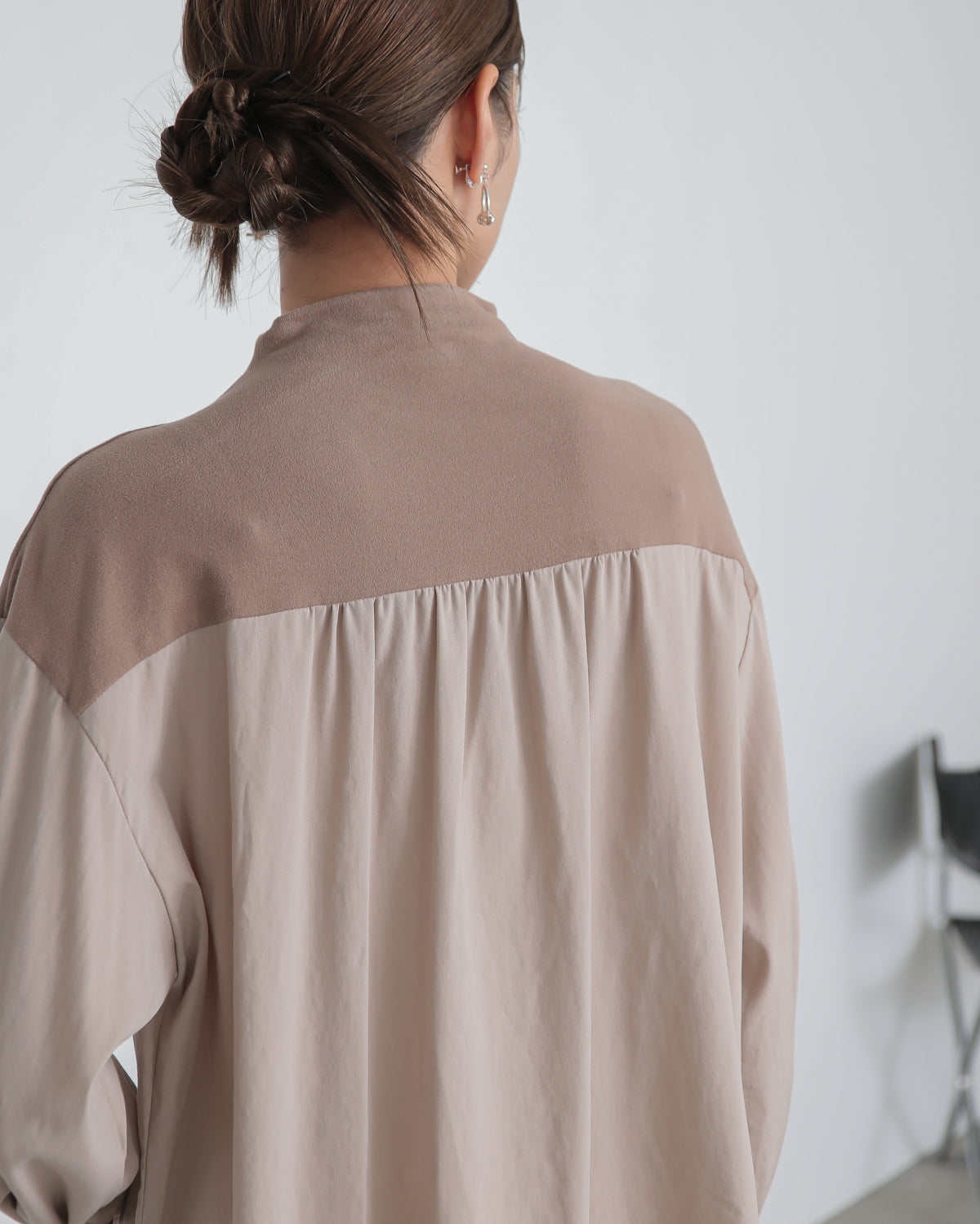 yoke switching bottle neck pullover