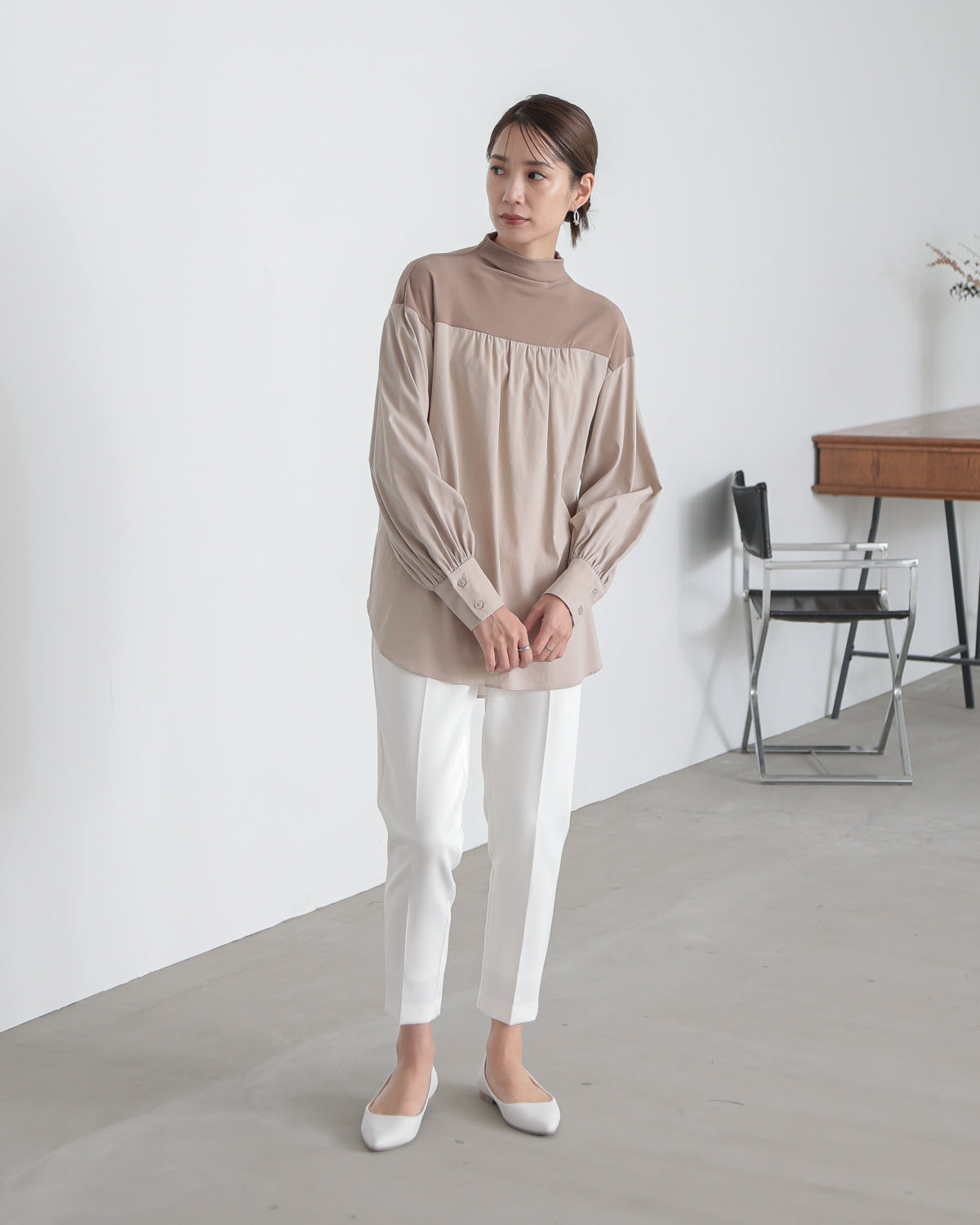 yoke switching bottle neck pullover