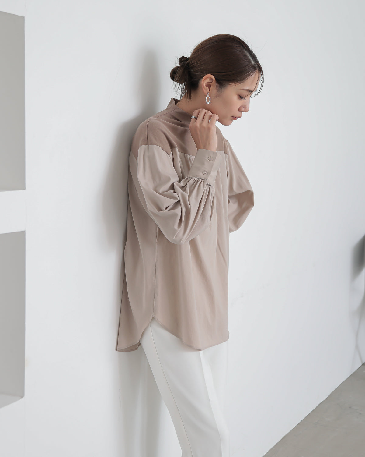 yoke switching bottle neck pullover