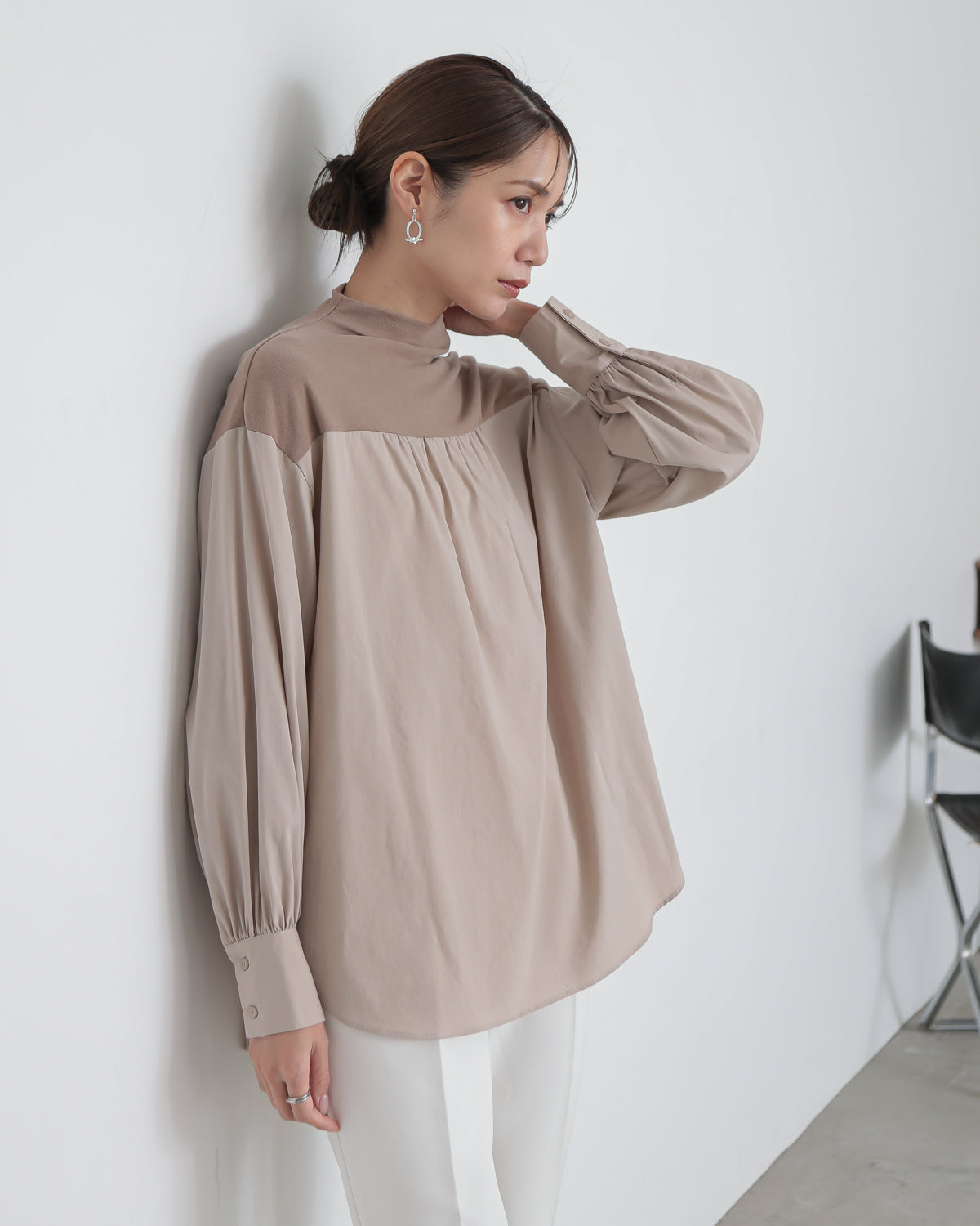 yoke switching bottle neck pullover