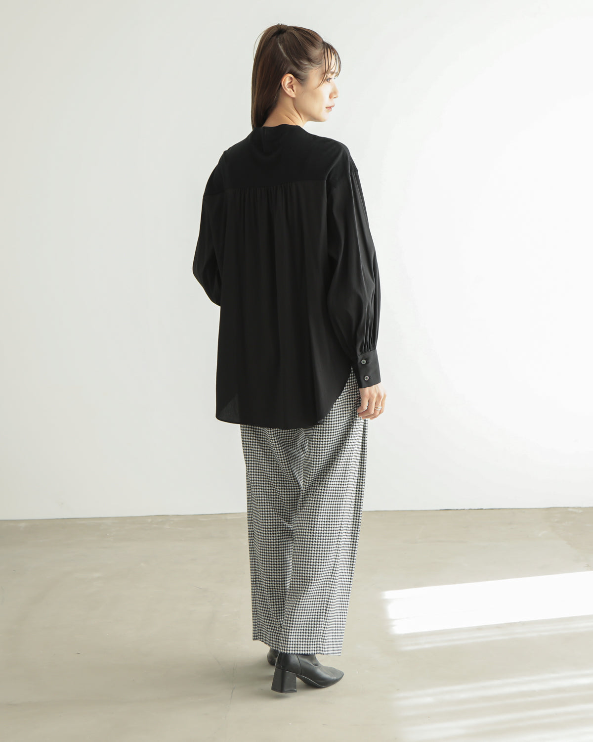 yoke switching bottle neck pullover