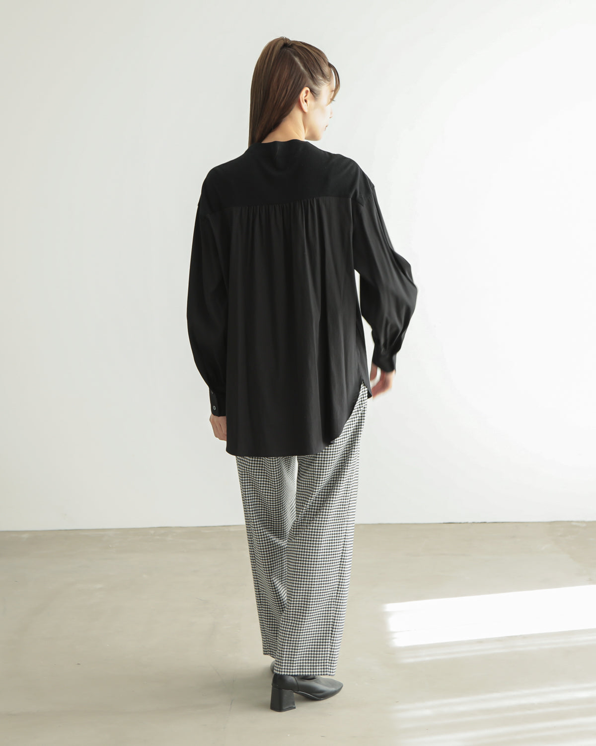 yoke switching bottle neck pullover