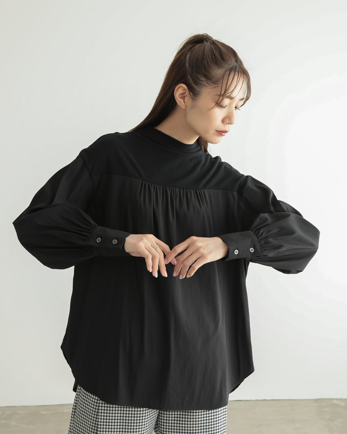 yoke switching bottle neck pullover