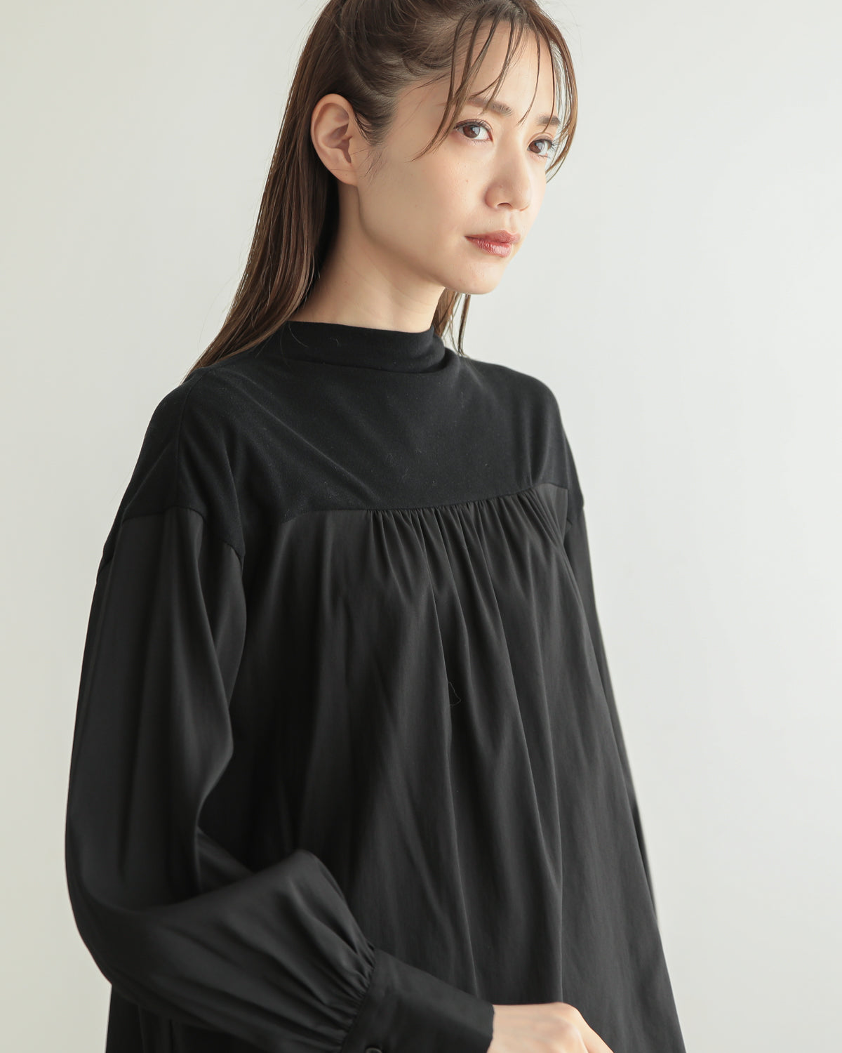 yoke switching bottle neck pullover
