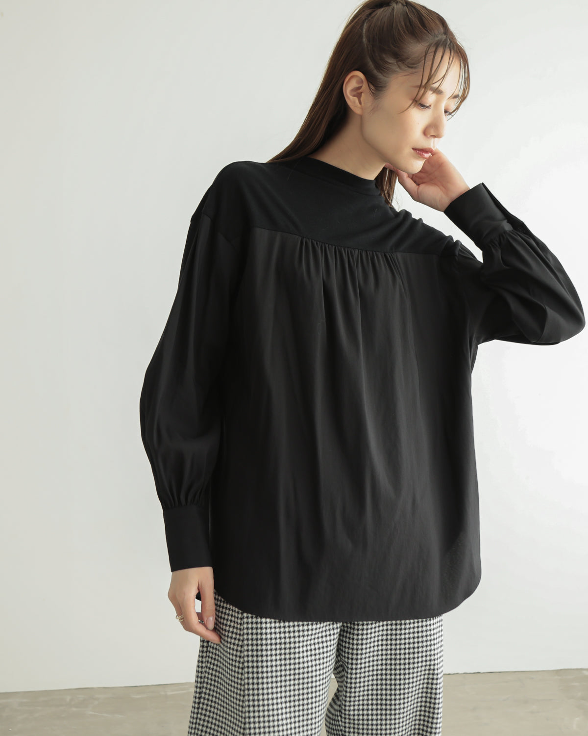 yoke switching bottle neck pullover