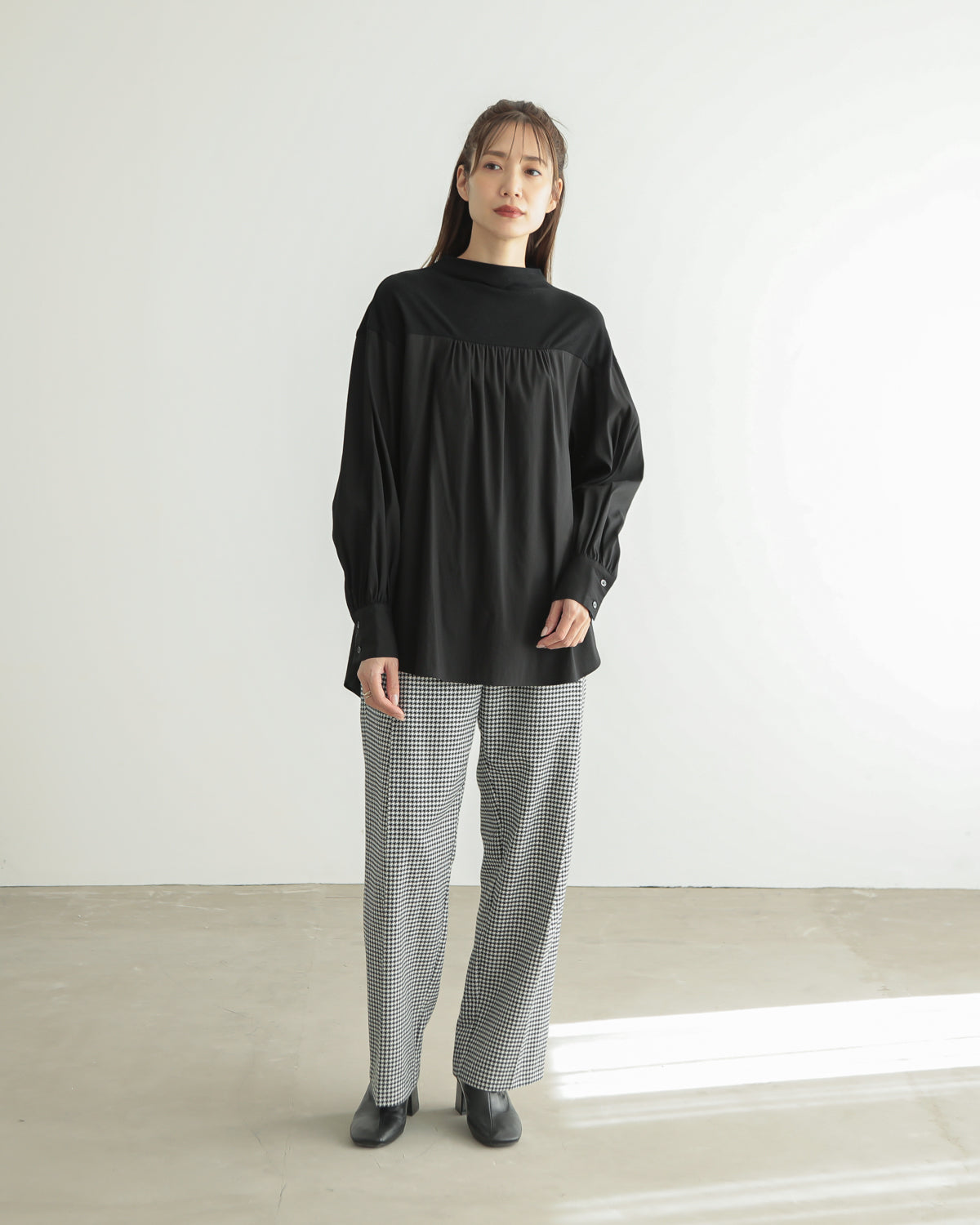 yoke switching bottle neck pullover