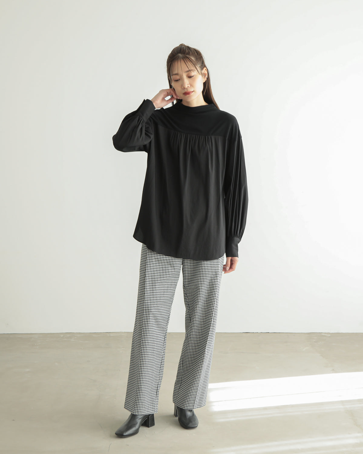 yoke switching bottle neck pullover
