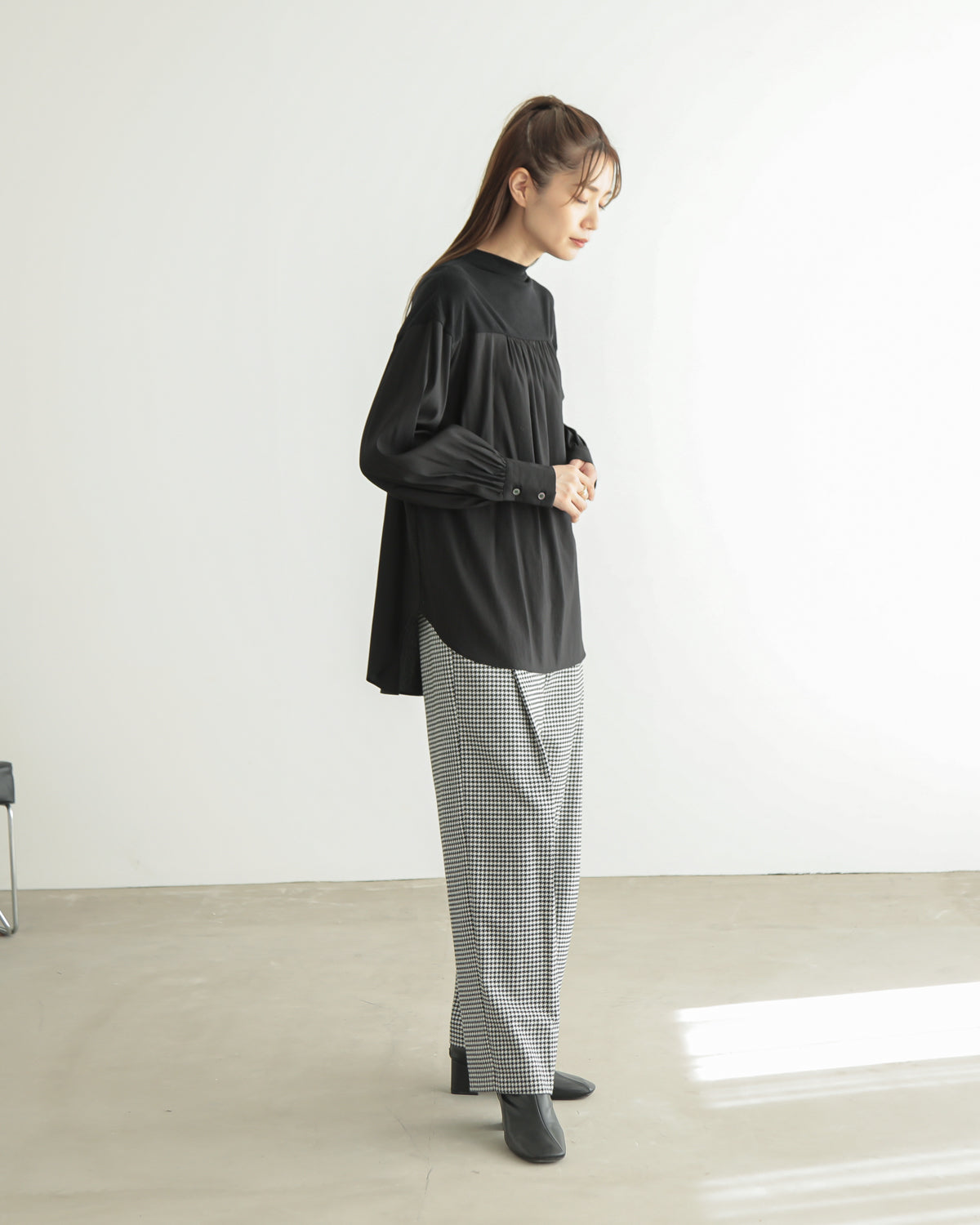 yoke switching bottle neck pullover