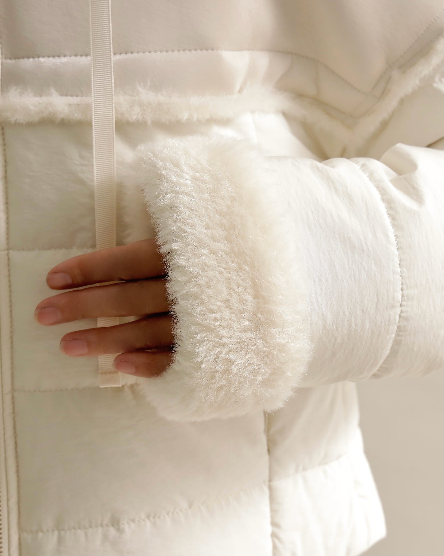 フェイクファートリムショートダウン