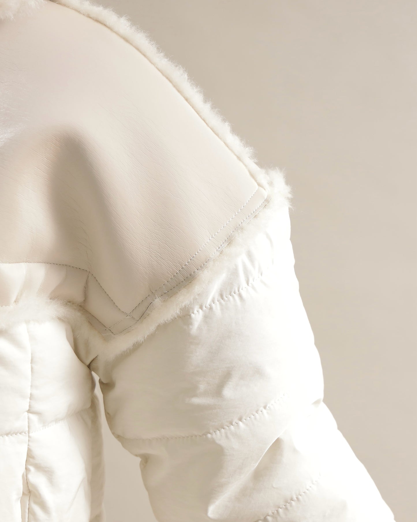 フェイクファートリムショートダウン