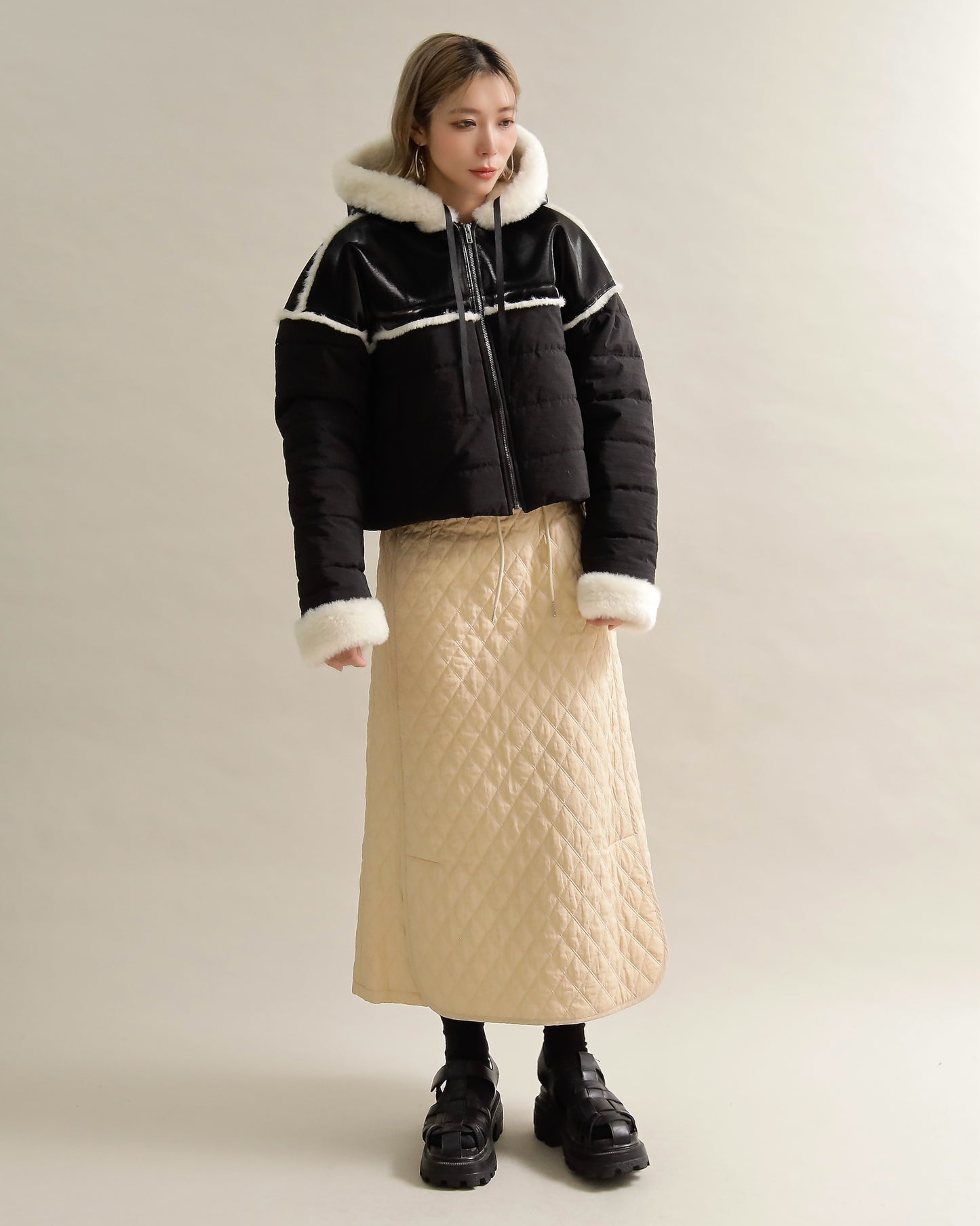 フェイクファートリムショートダウン