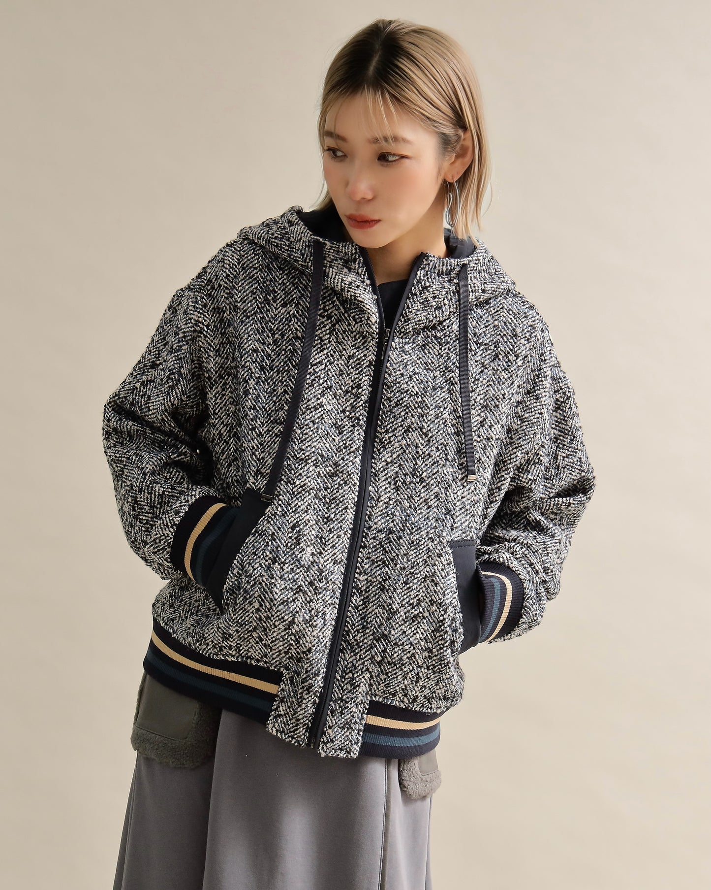 ツイードライクフードブルゾン