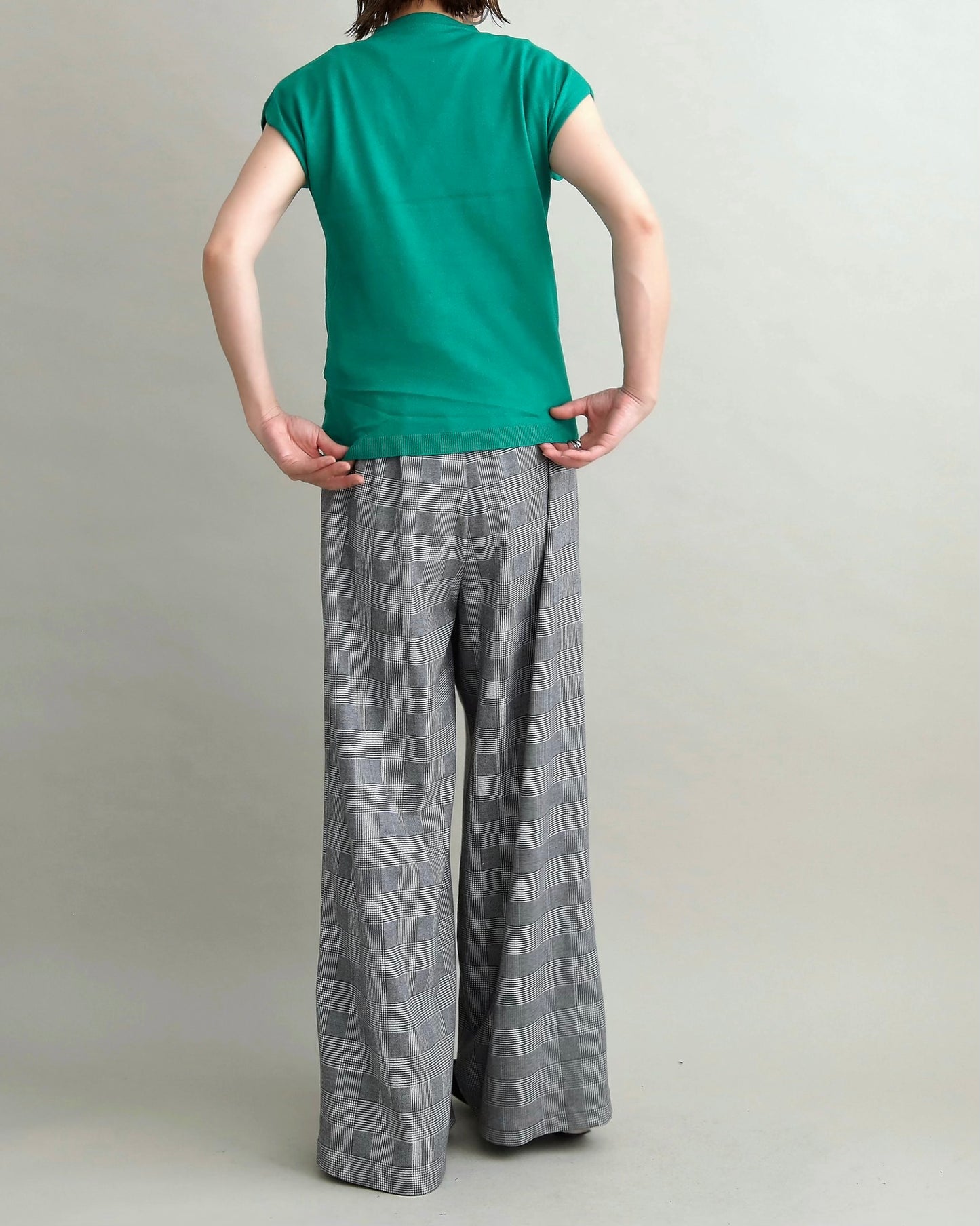 フレンチスリーブニット