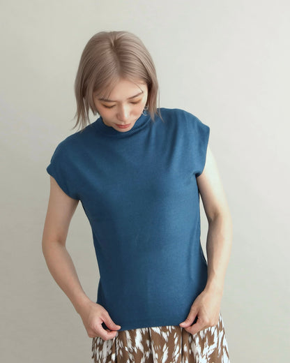 フレンチスリーブニット