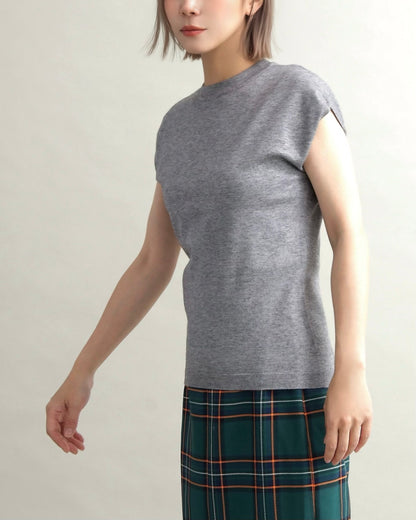 フレンチスリーブニット