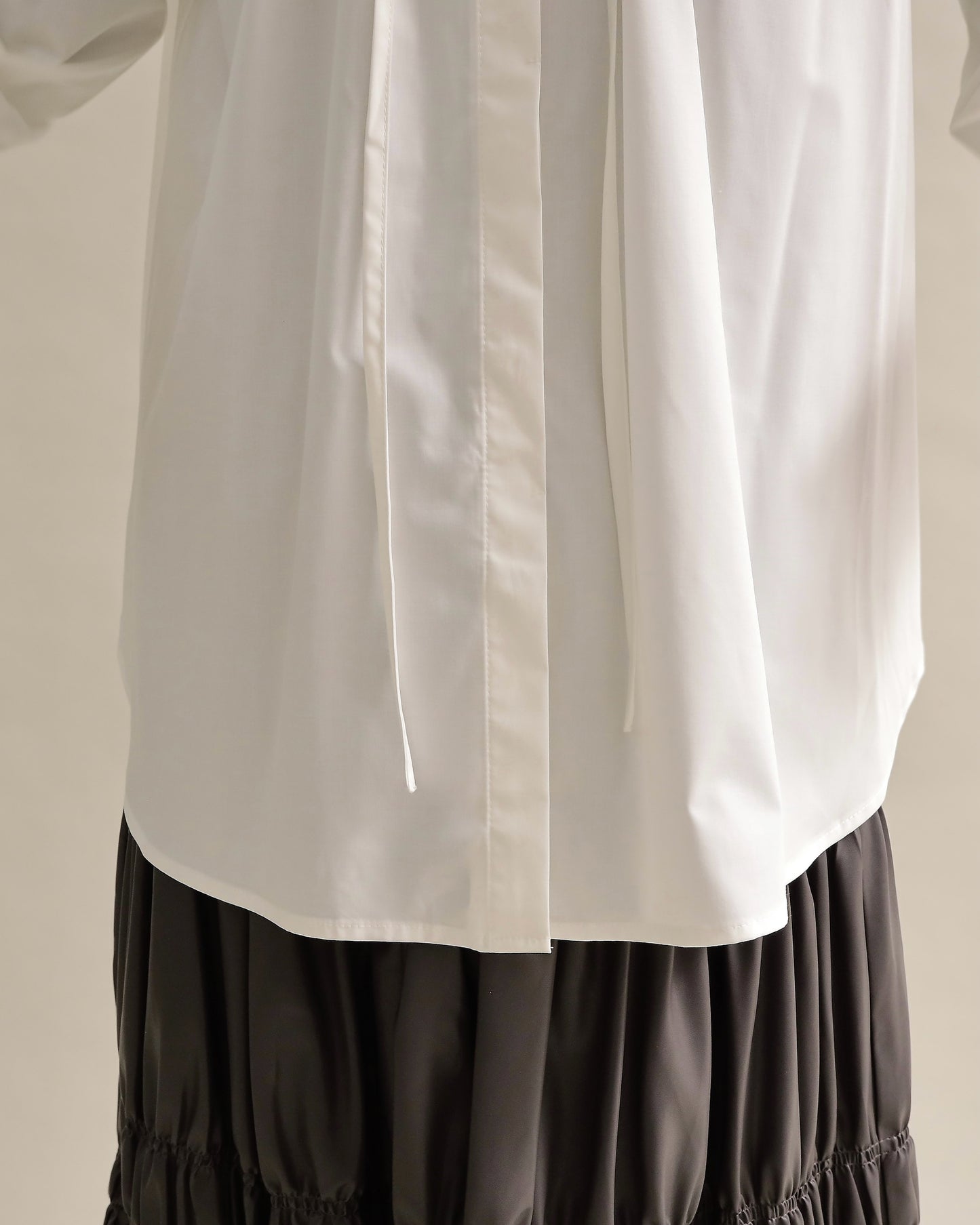 リボンタイブラウス