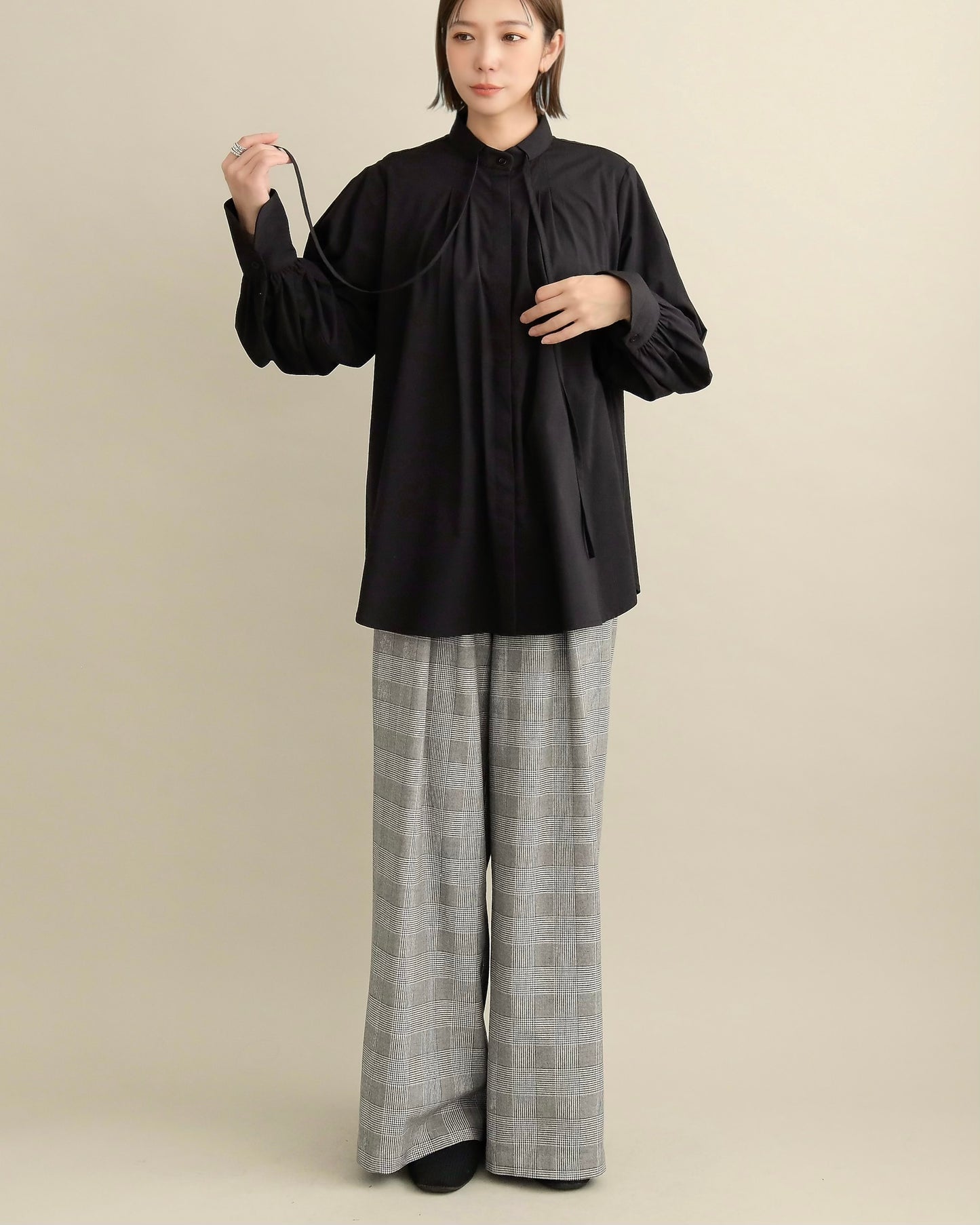 リボンタイブラウス