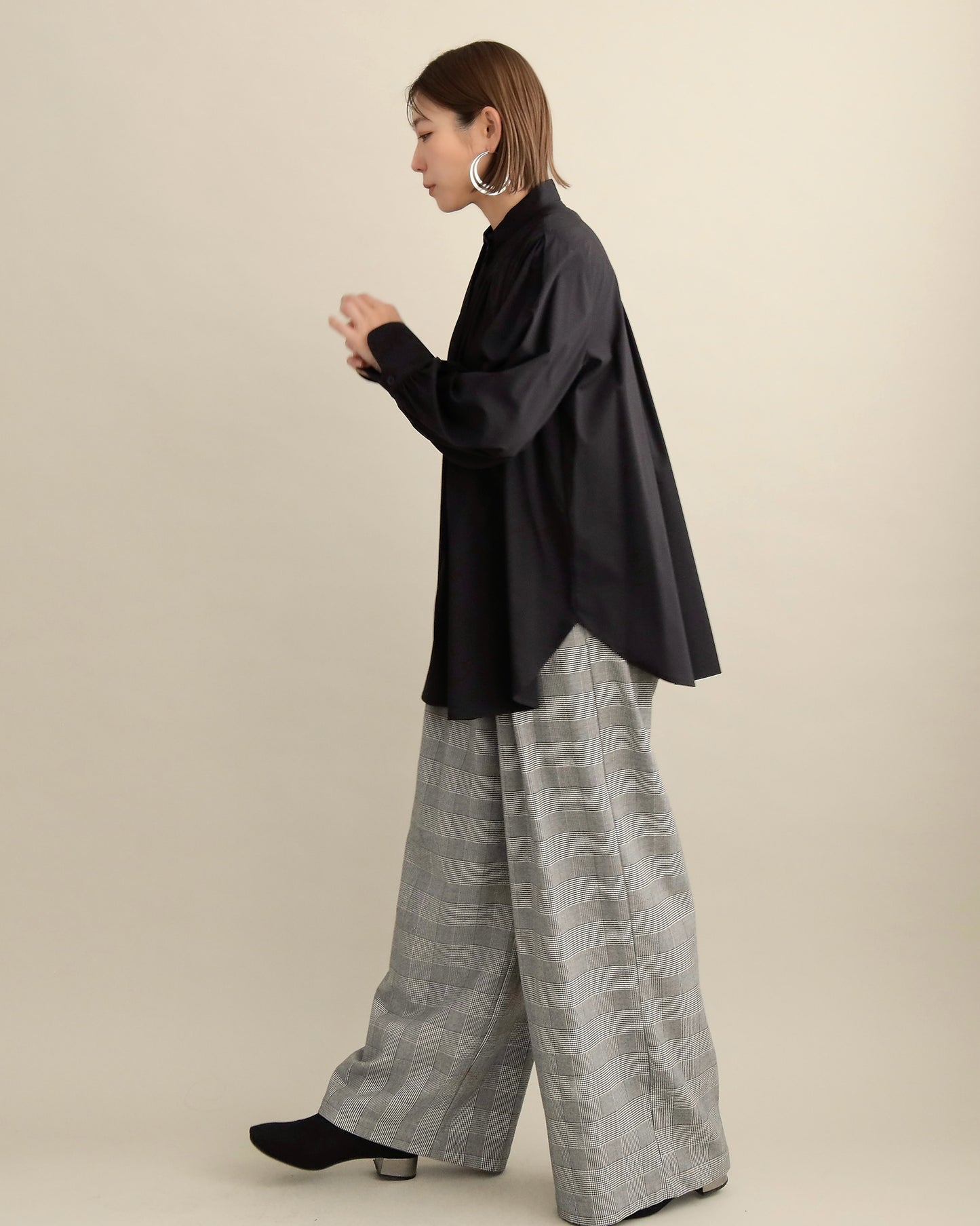 リボンタイブラウス