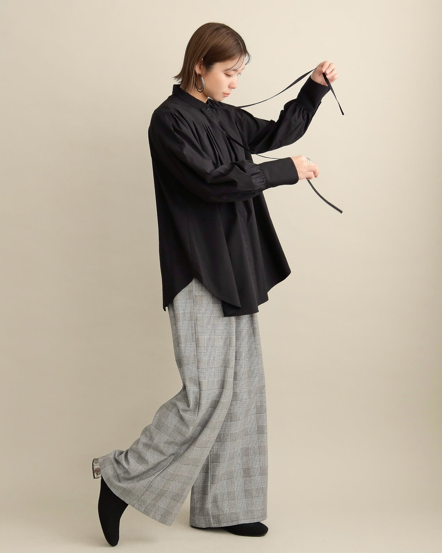 リボンタイブラウス