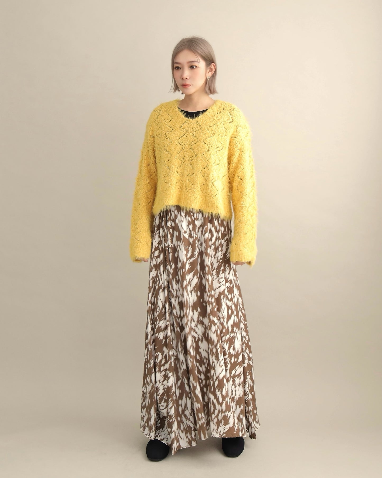 ふわシャギーVネックショートニット