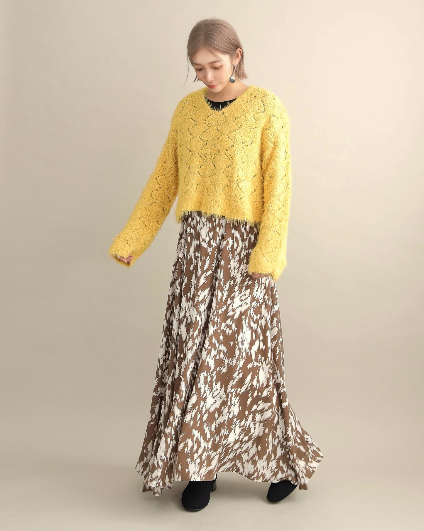 ふわシャギーVネックショートニット