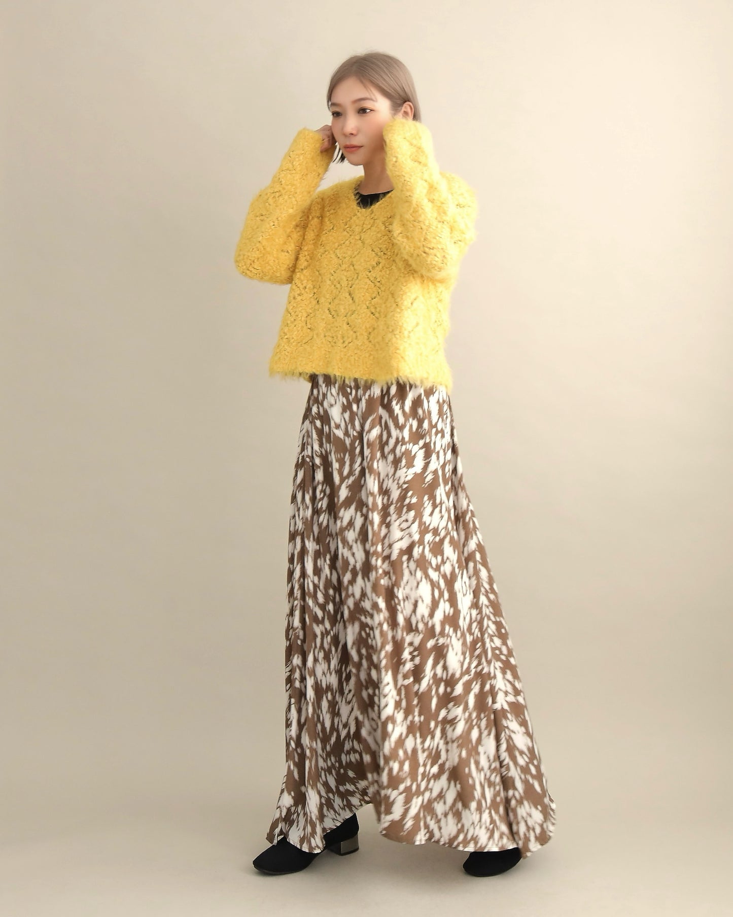 ふわシャギーVネックショートニット