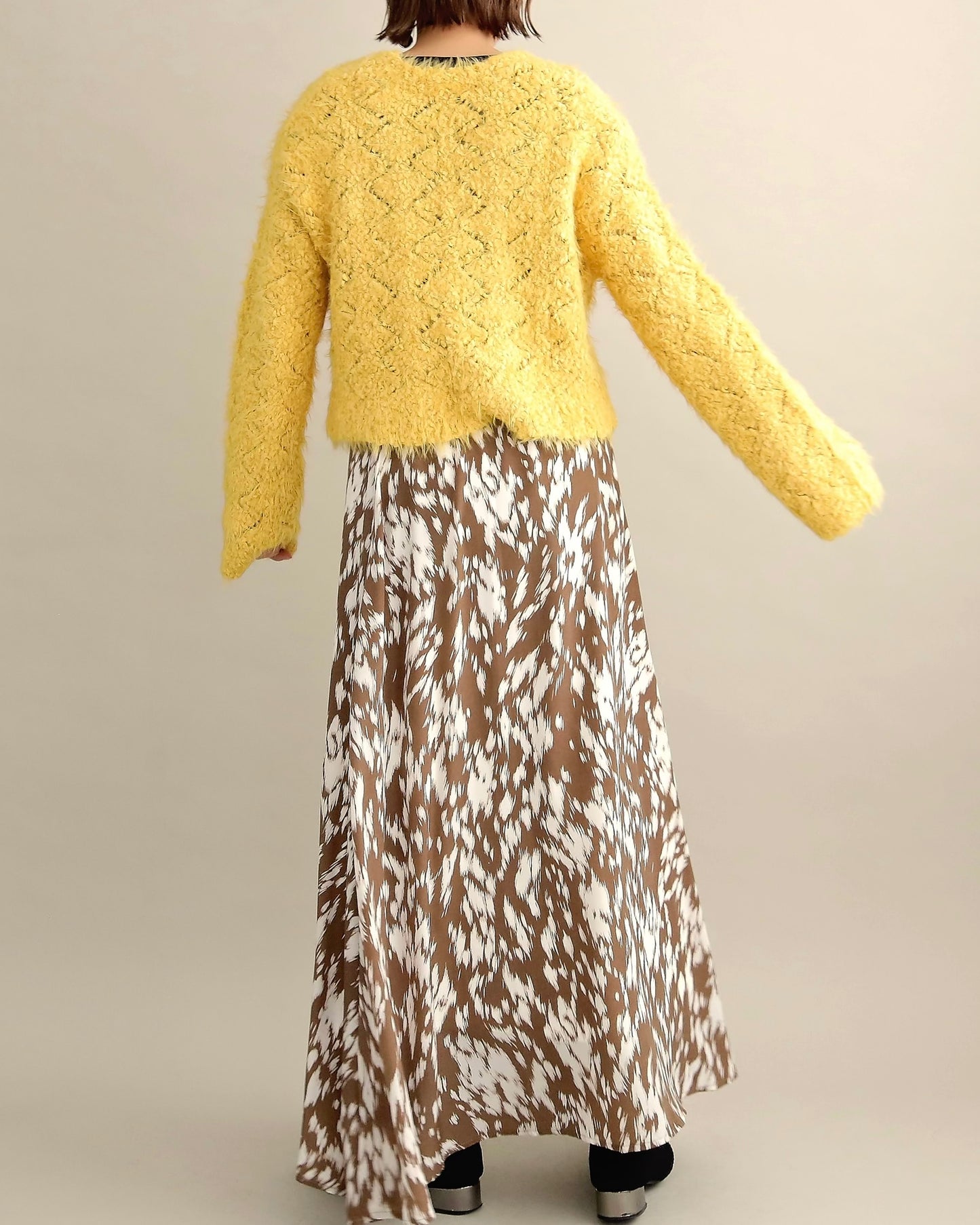 ふわシャギーVネックショートニット