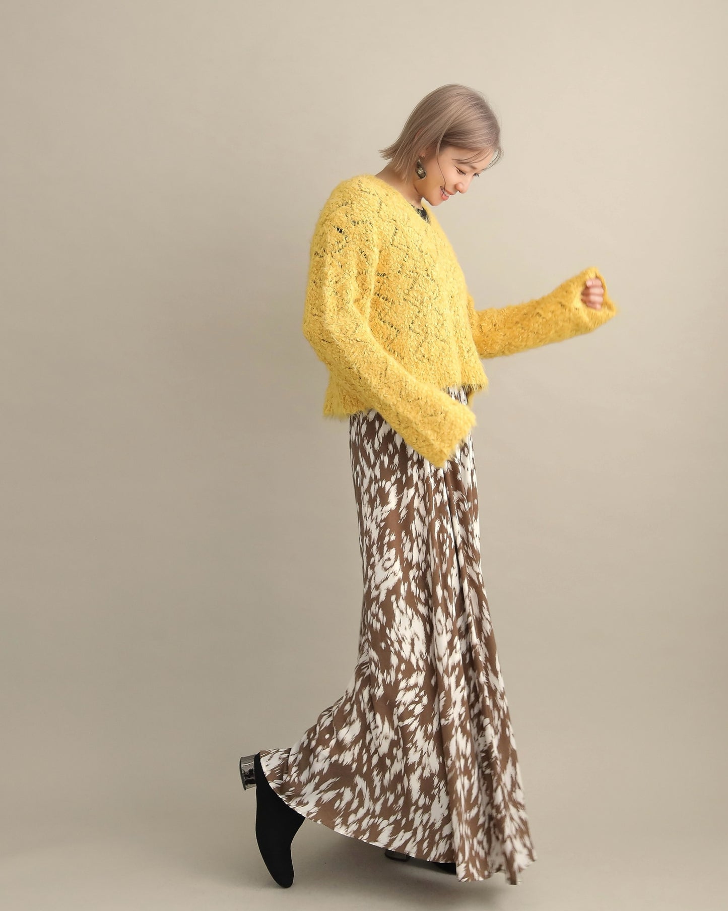 ふわシャギーVネックショートニット