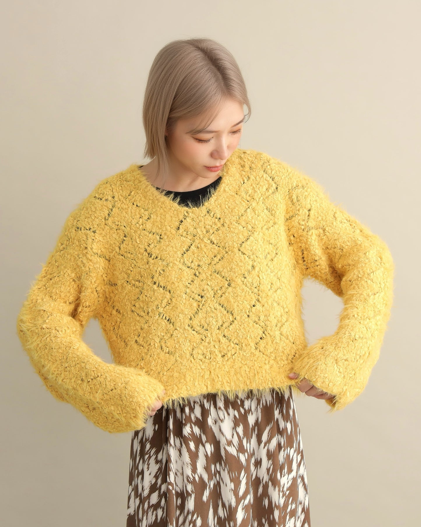 ふわシャギーVネックショートニット