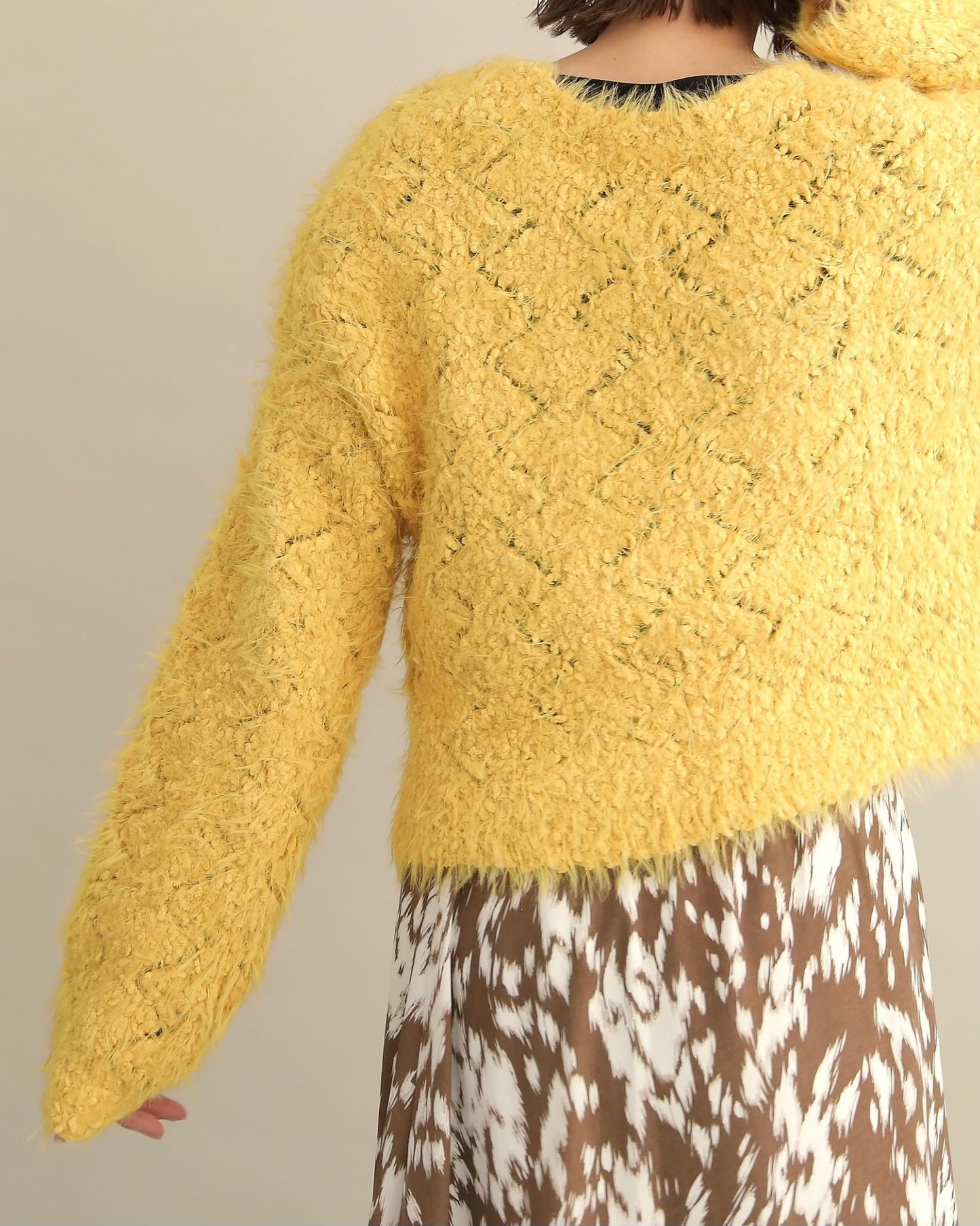 ふわシャギーVネックショートニット