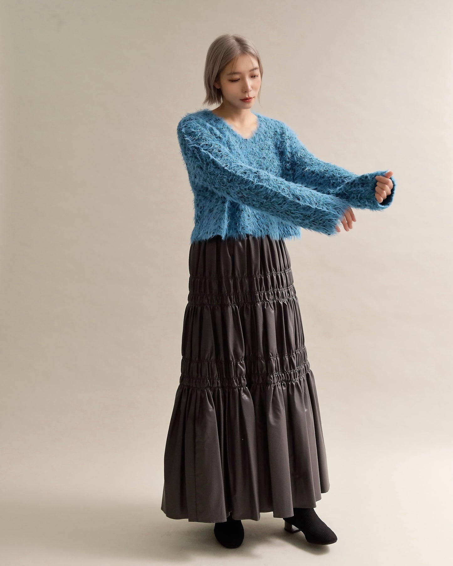 ふわシャギーVネックショートニット