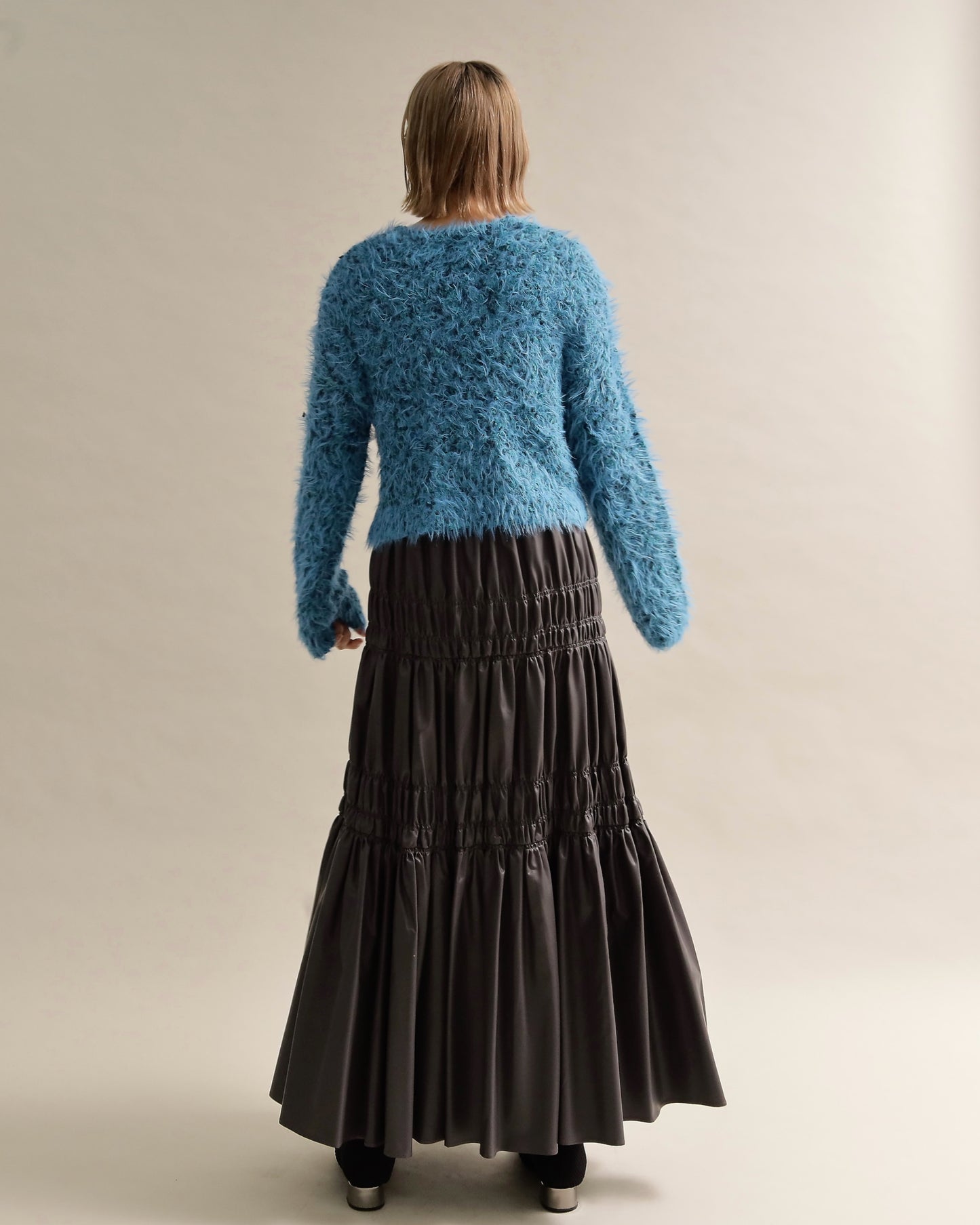 ふわシャギーVネックショートニット