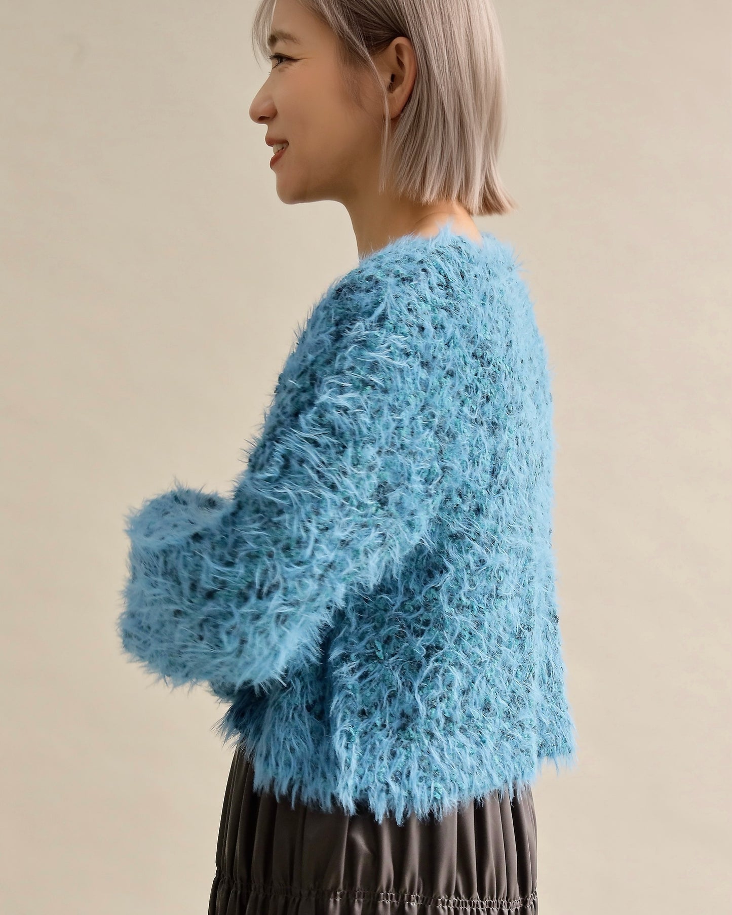 ふわシャギーVネックショートニット