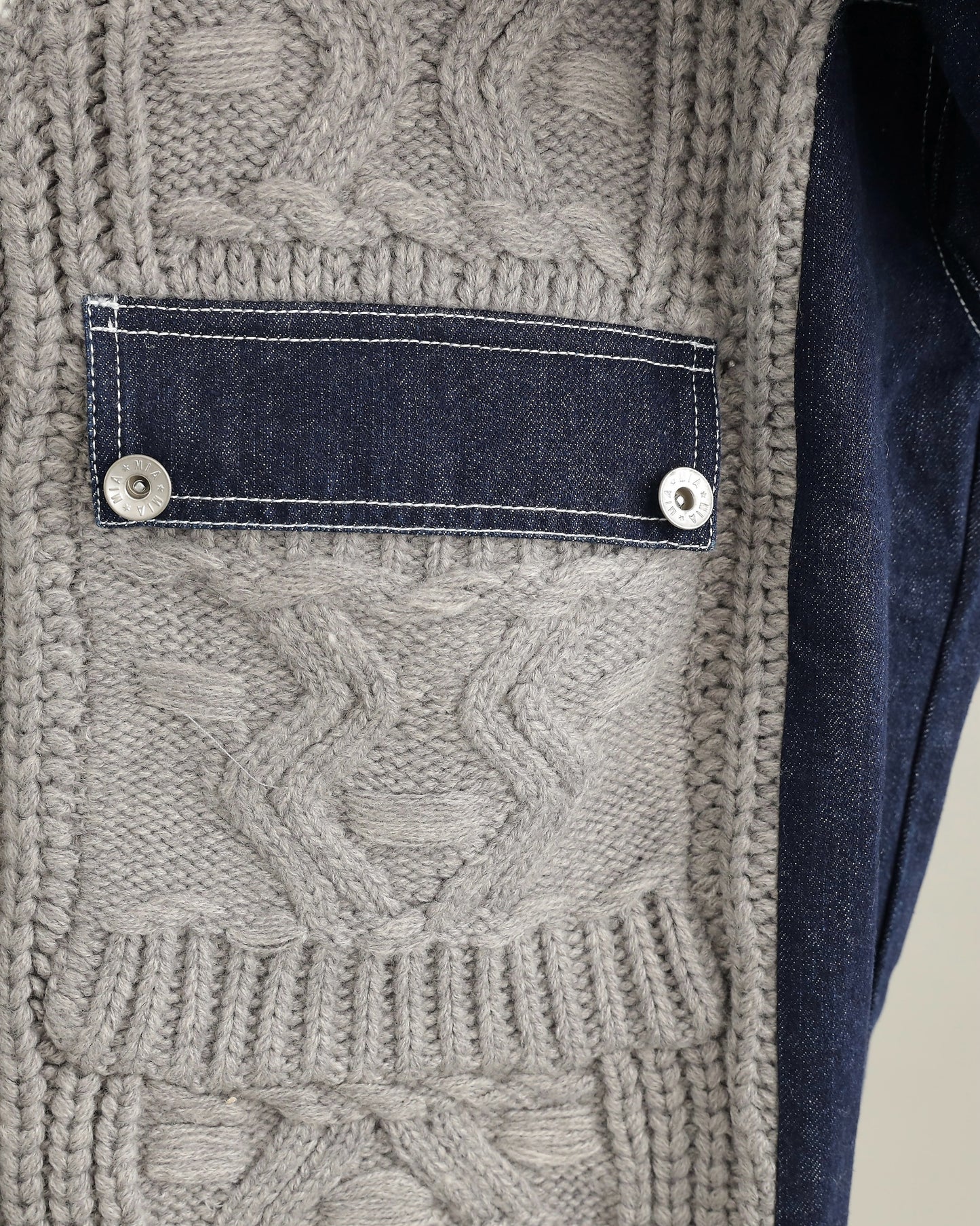 デニムスリーブ異素材ミックスケーブルニットカーディガン