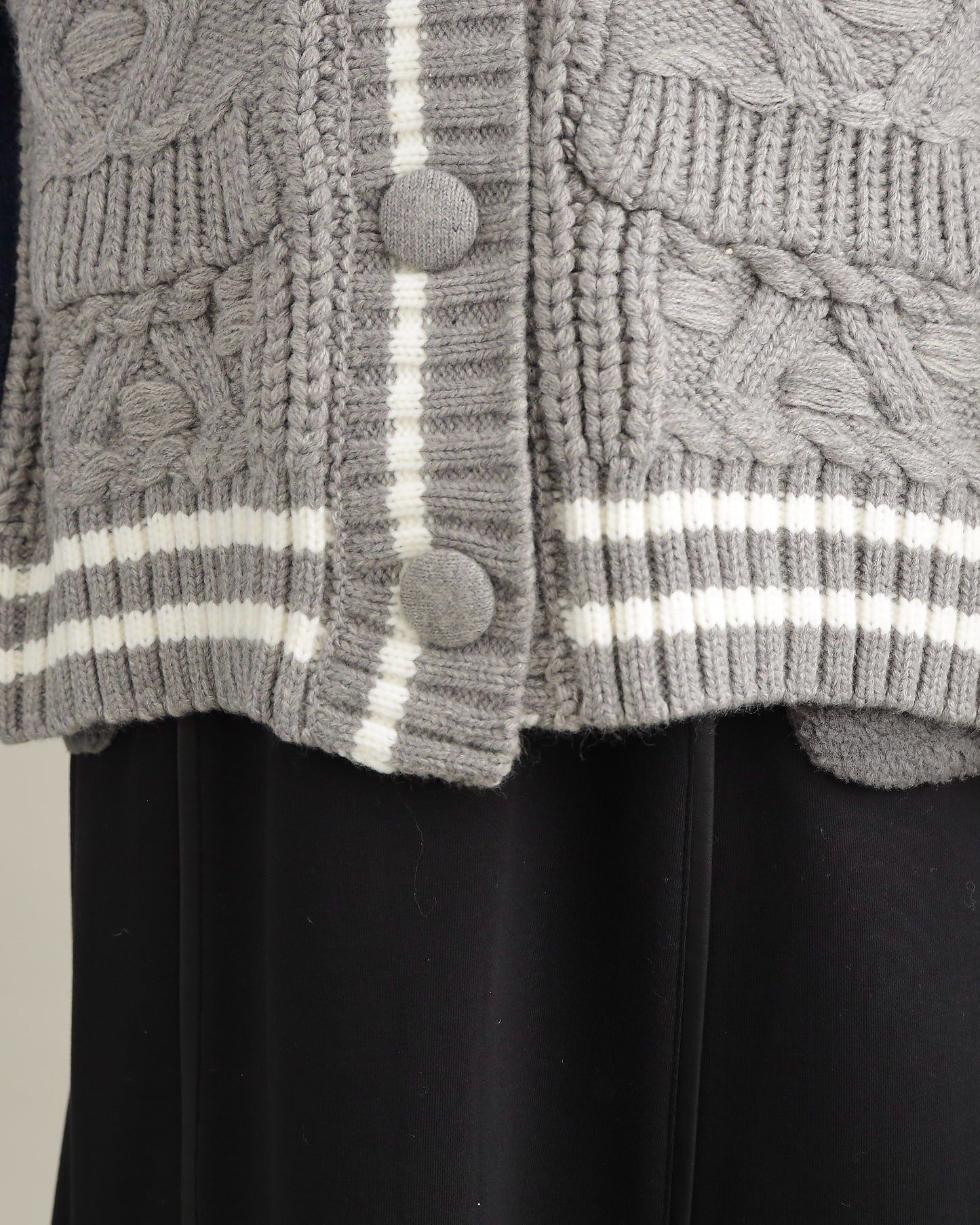 デニムスリーブ異素材ミックスケーブルニットカーディガン