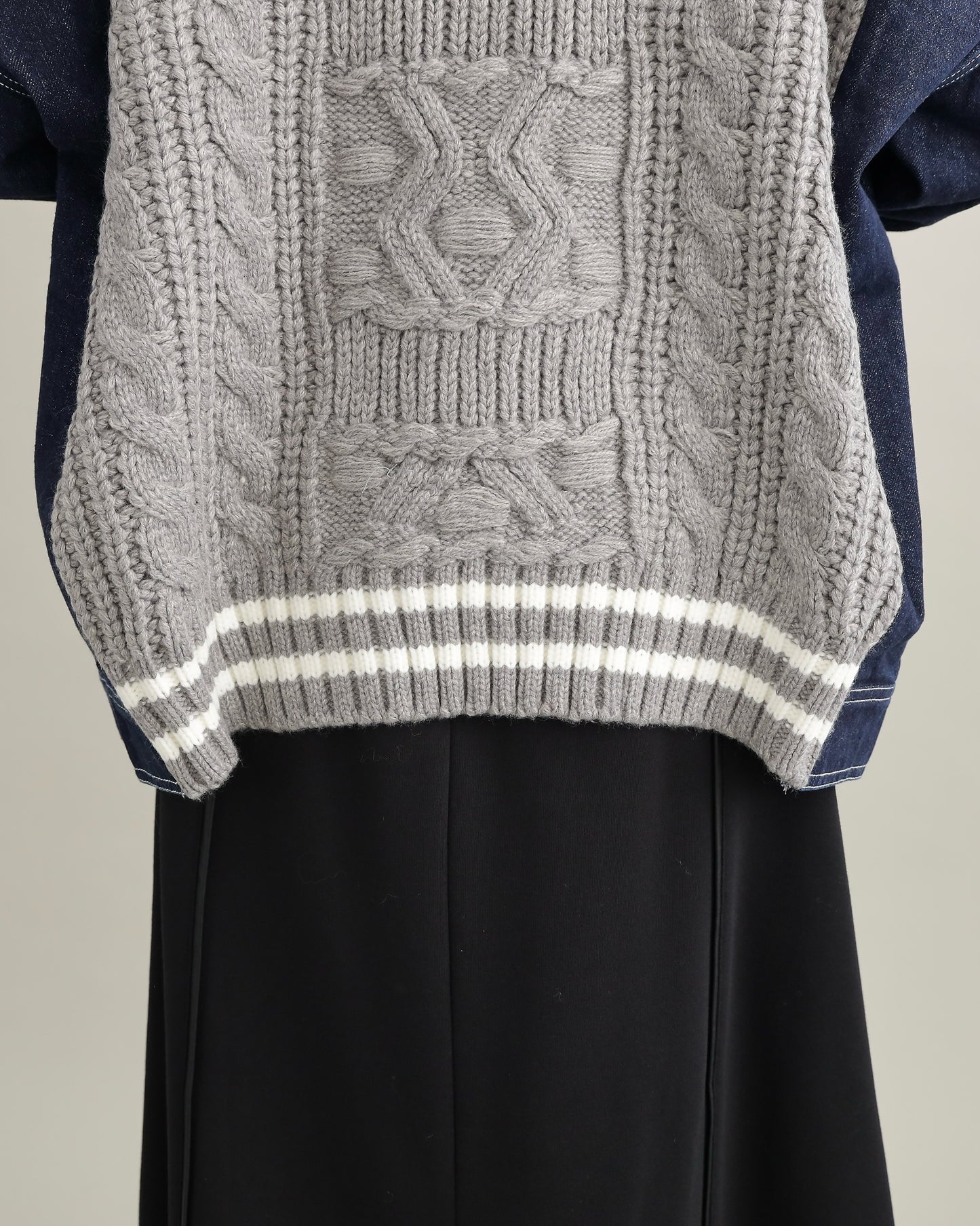 デニムスリーブ異素材ミックスケーブルニットカーディガン