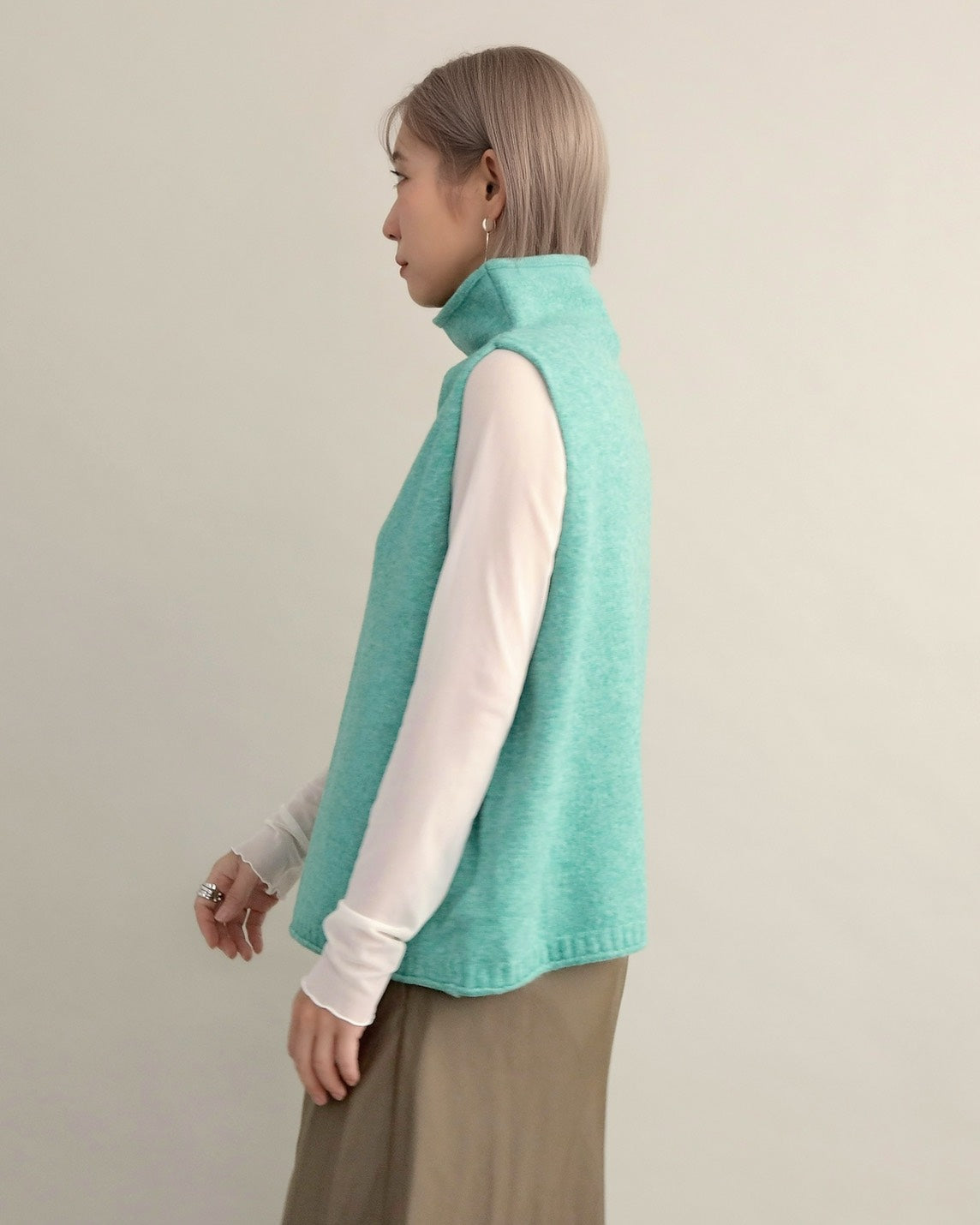 ソフトタッチハイネックレイヤードベスト