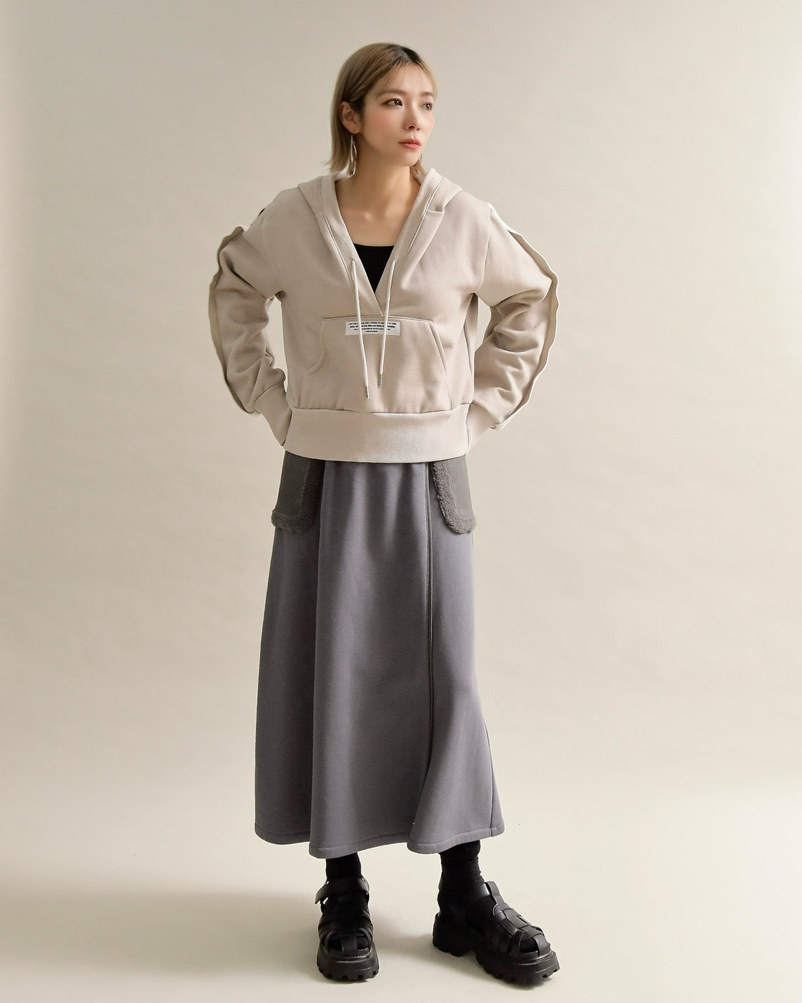 スリットスリーブ・ショートフーディー