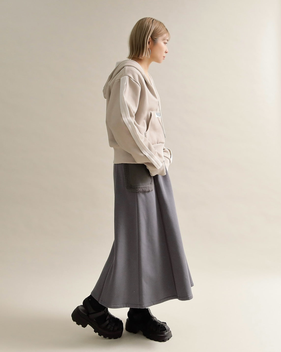 スリットスリーブ・ショートフーディー