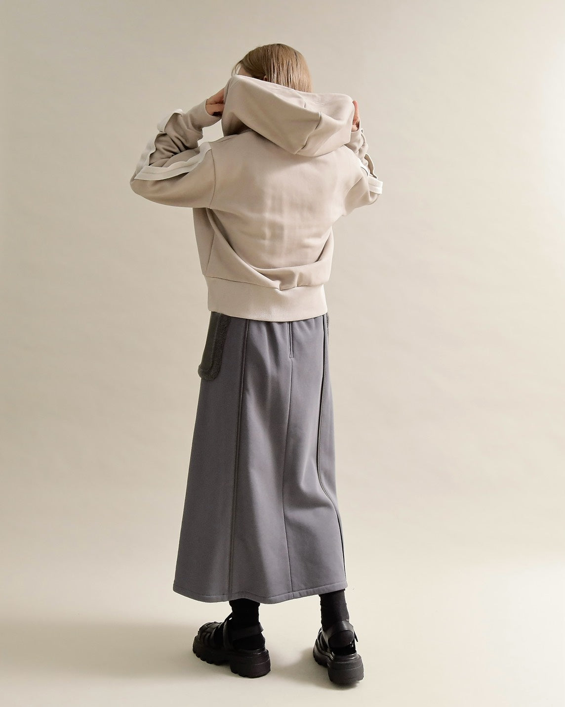 スリットスリーブ・ショートフーディー