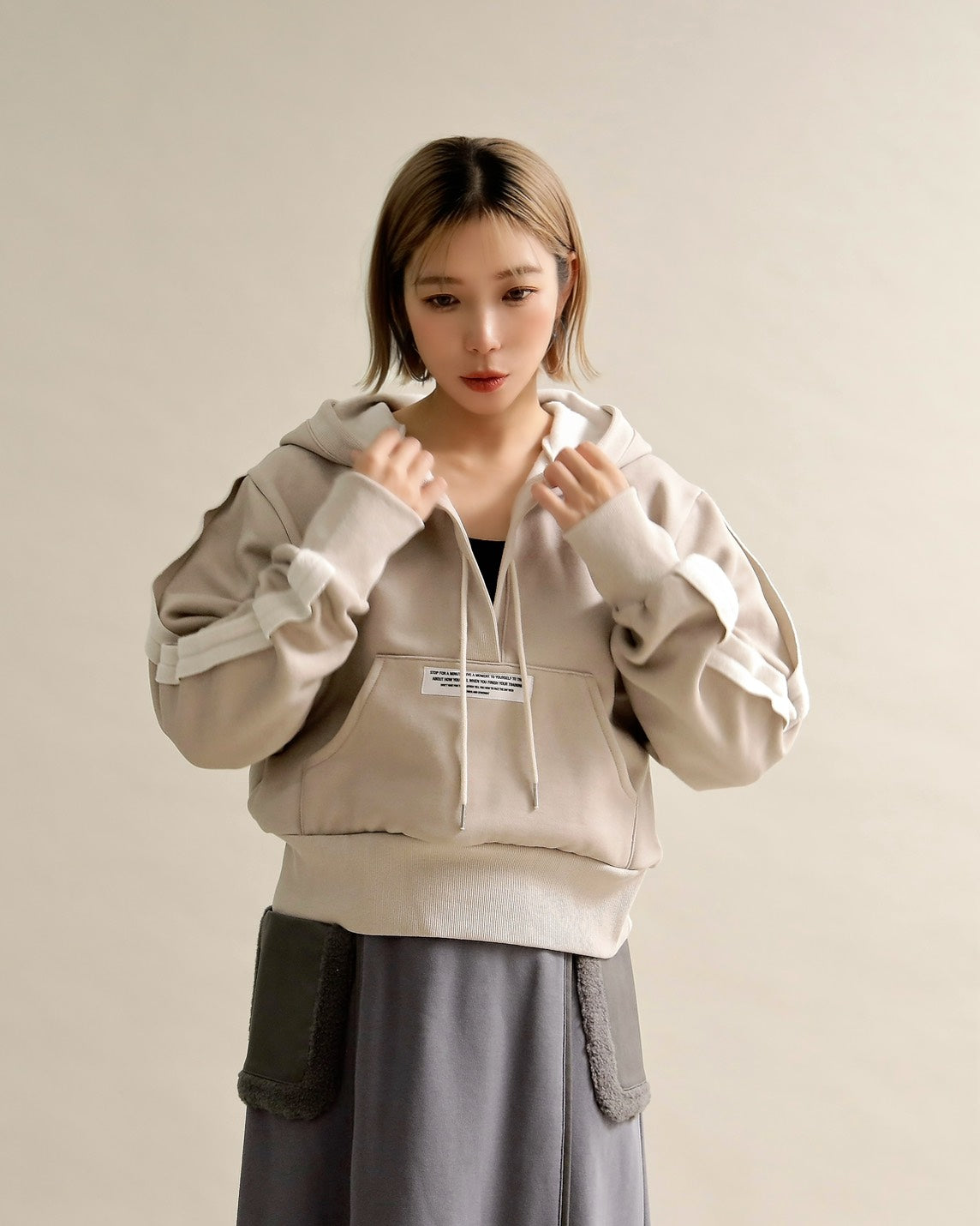 スリットスリーブ・ショートフーディー