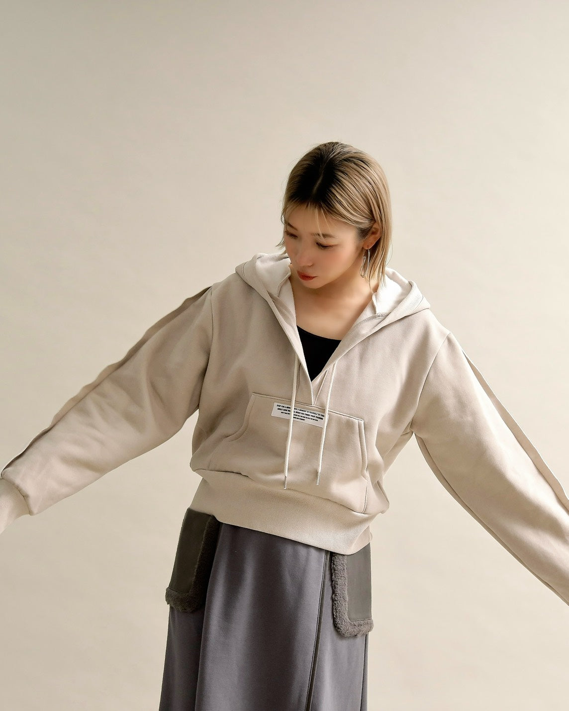 スリットスリーブ・ショートフーディー