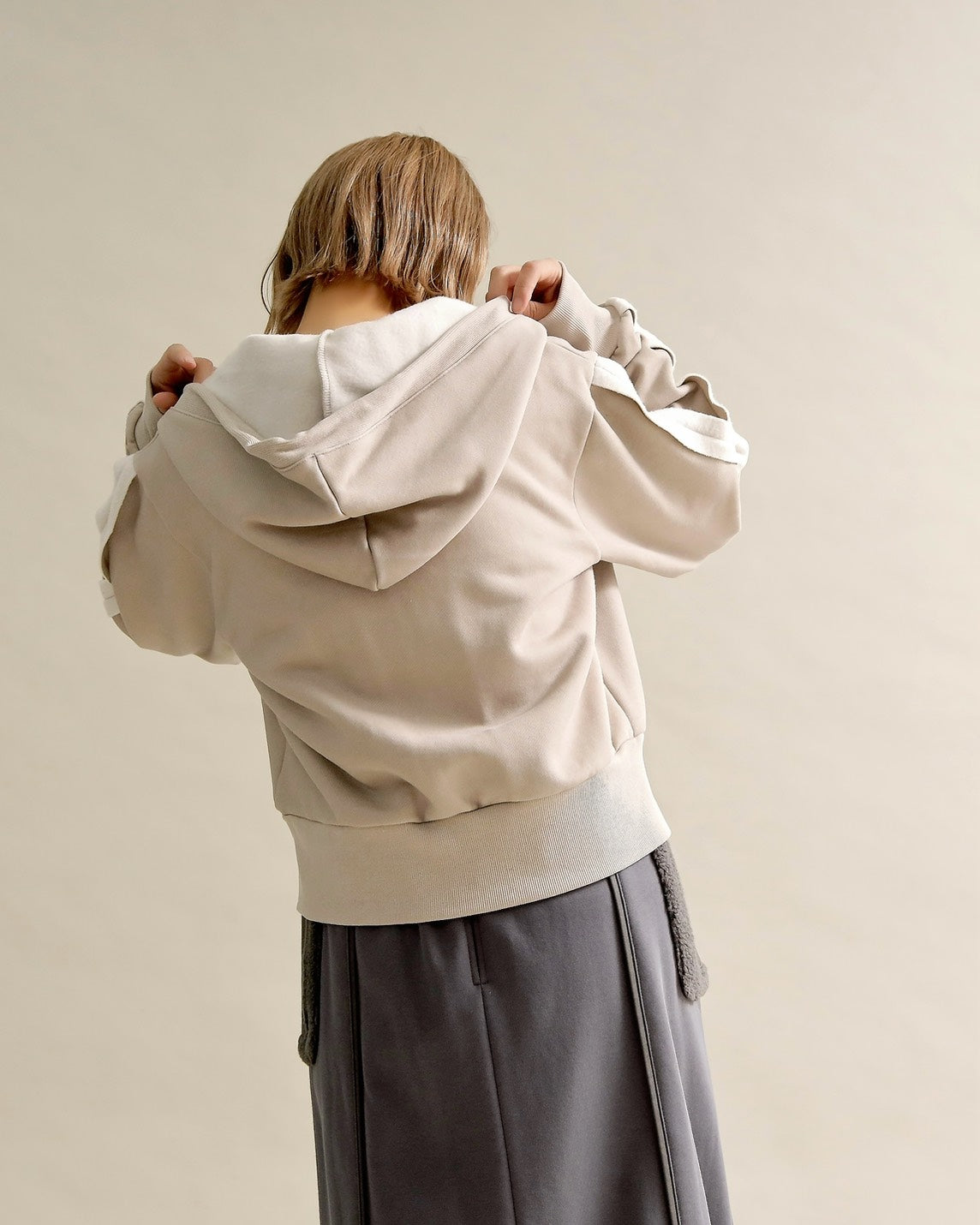 スリットスリーブ・ショートフーディー