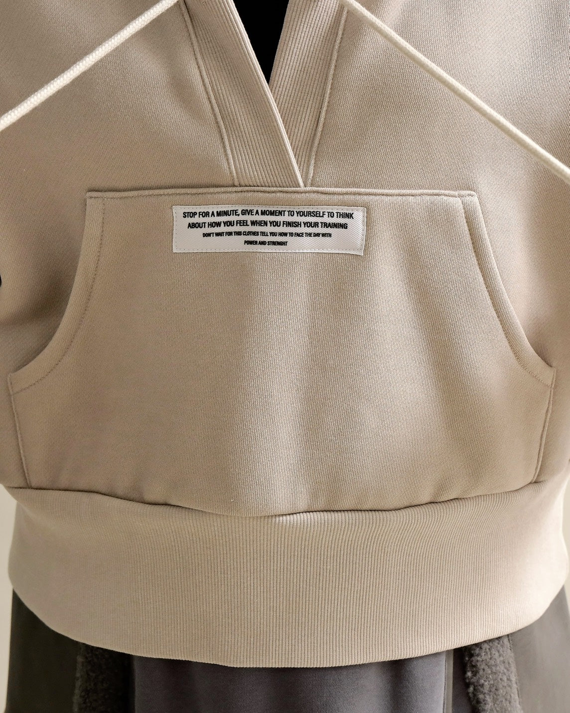 スリットスリーブ・ショートフーディー