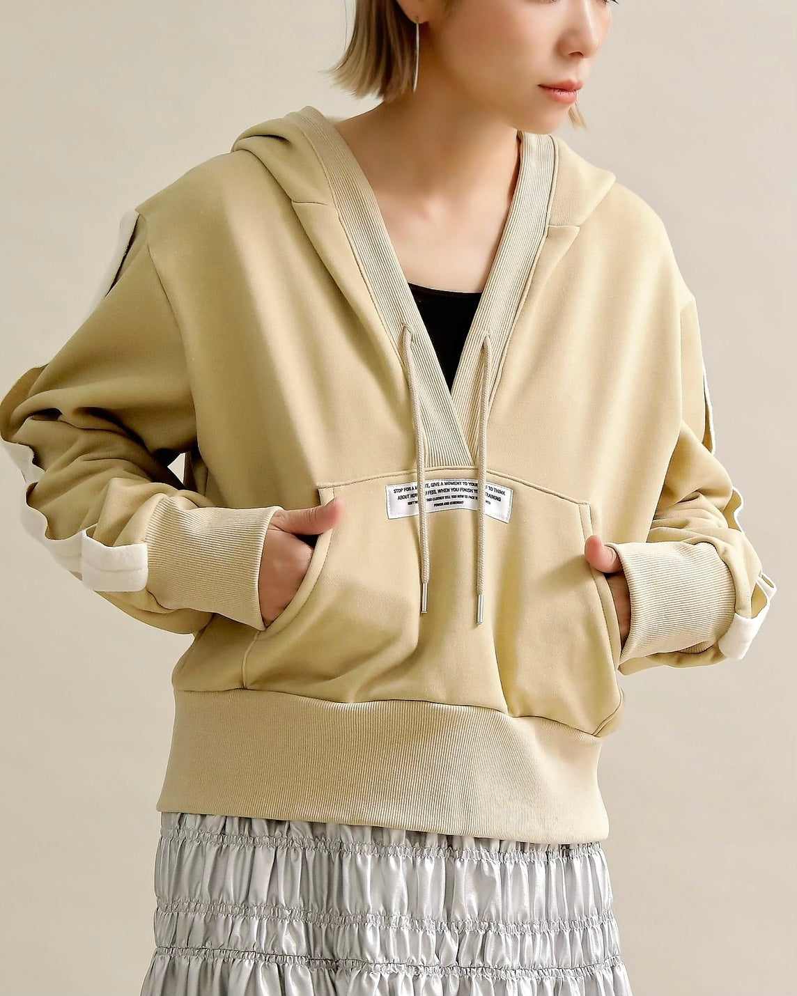 スリットスリーブ・ショートフーディー