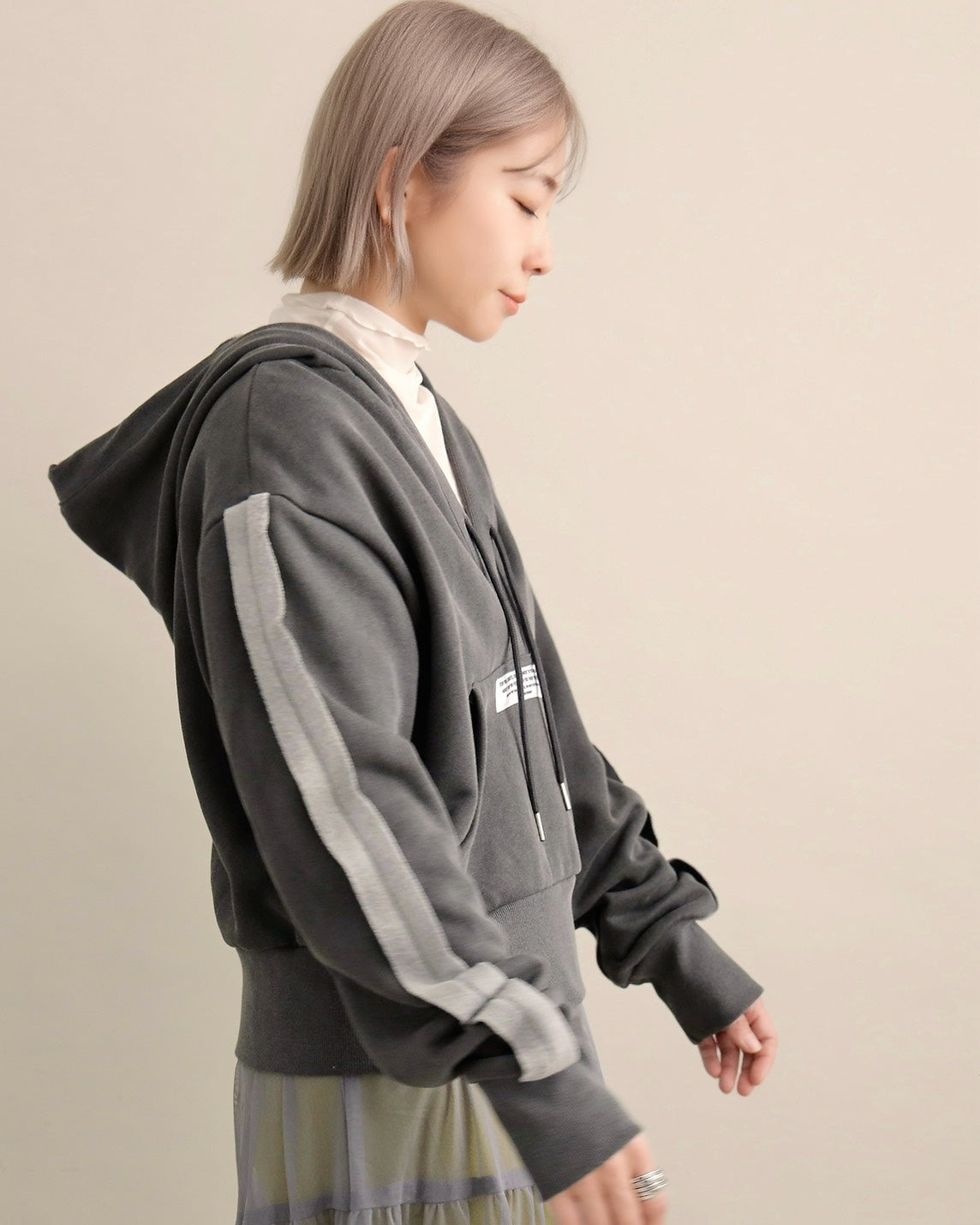 スリットスリーブ・ショートフーディー