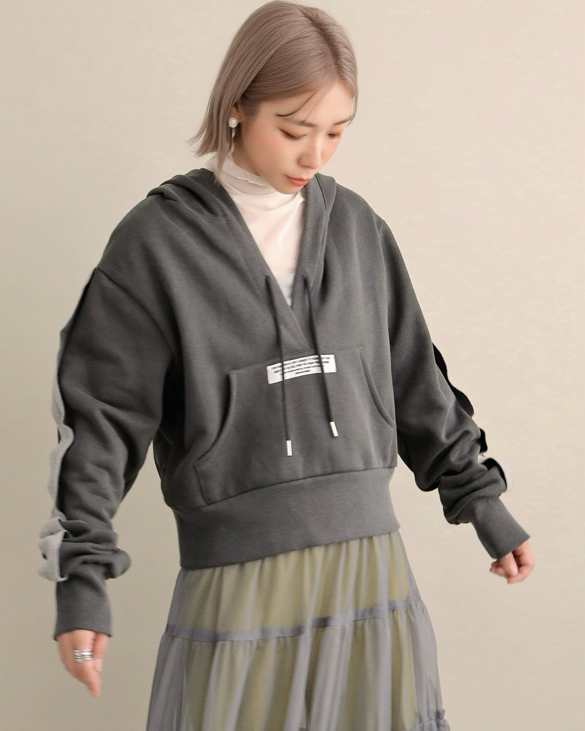 スリットスリーブ・ショートフーディー